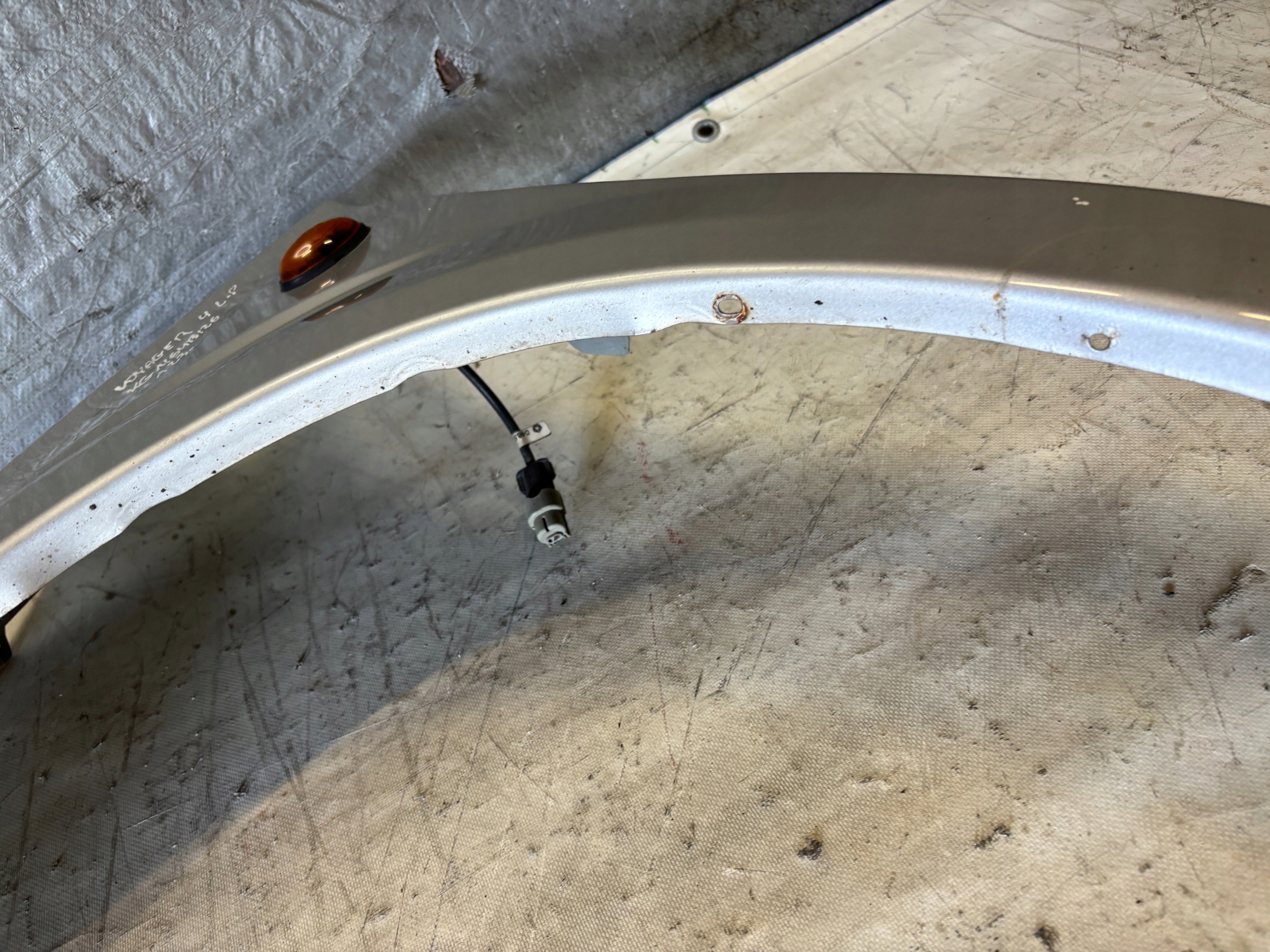 fender left front Chrysler Voyager IV 4