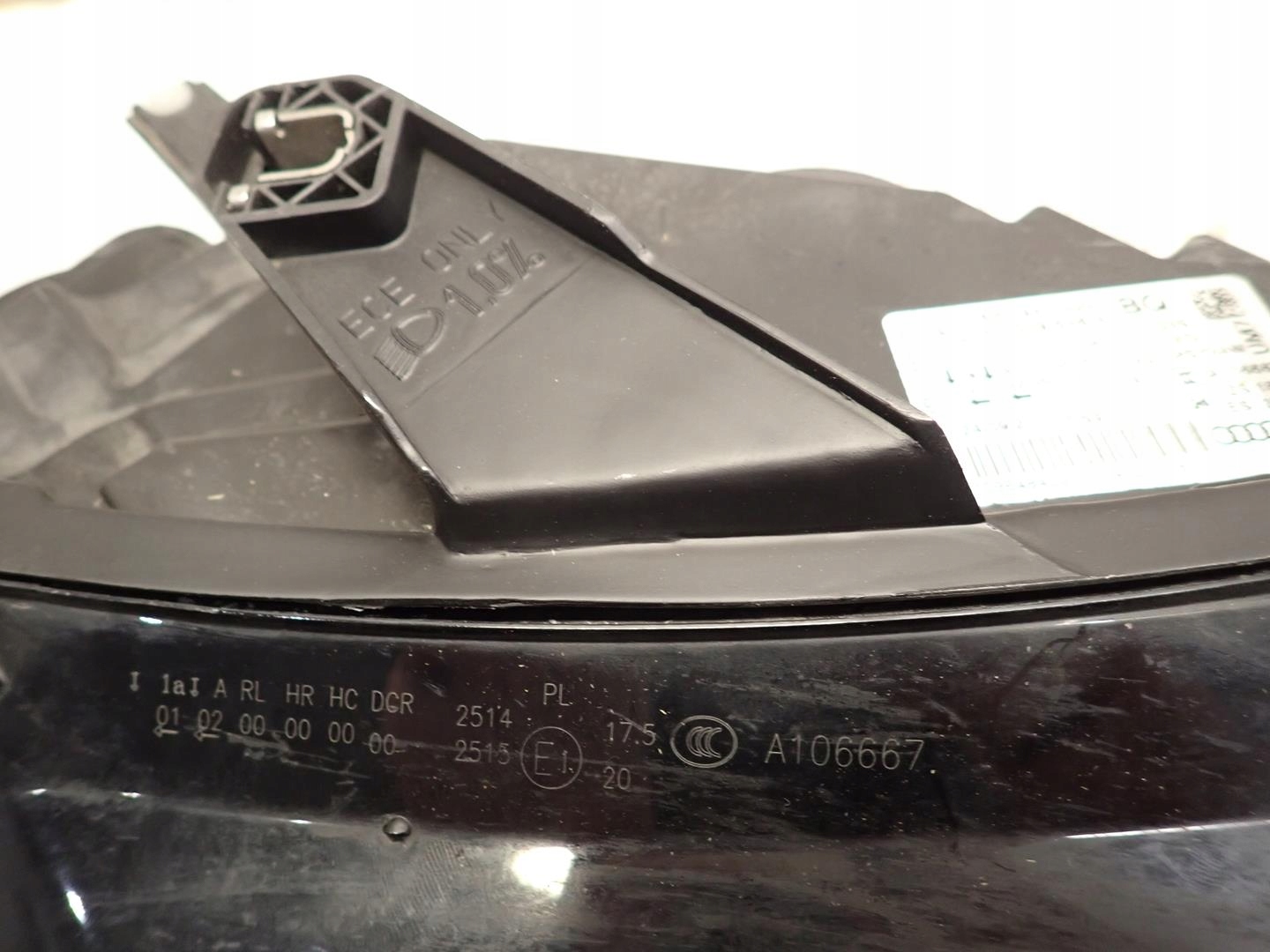 light front front right AUDI A3 2008-2012 BI-XENON 8P0941030BQ