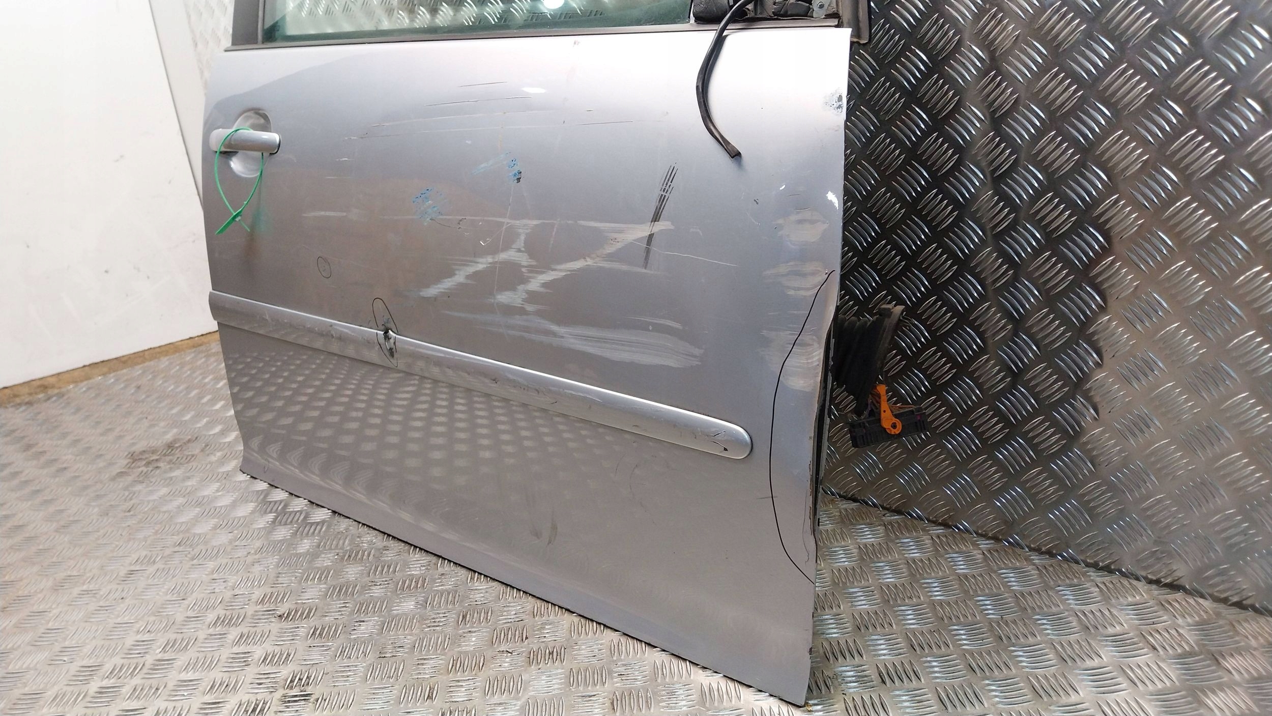 dveře předek pravé VW GOLF V HATCHBACK 03
