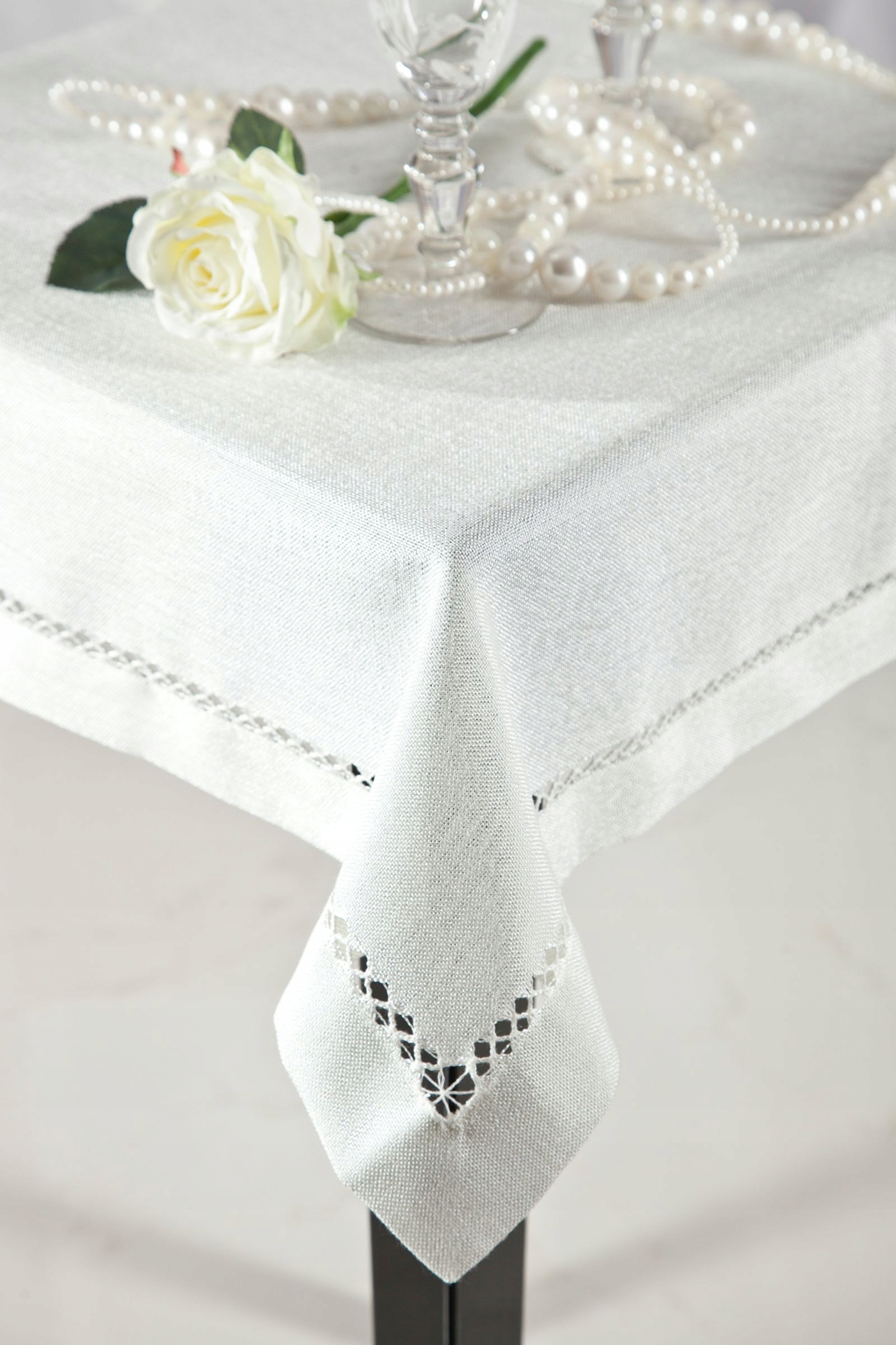 Dekorativní ubrus Emily 145x350 Eurofirany, bílý