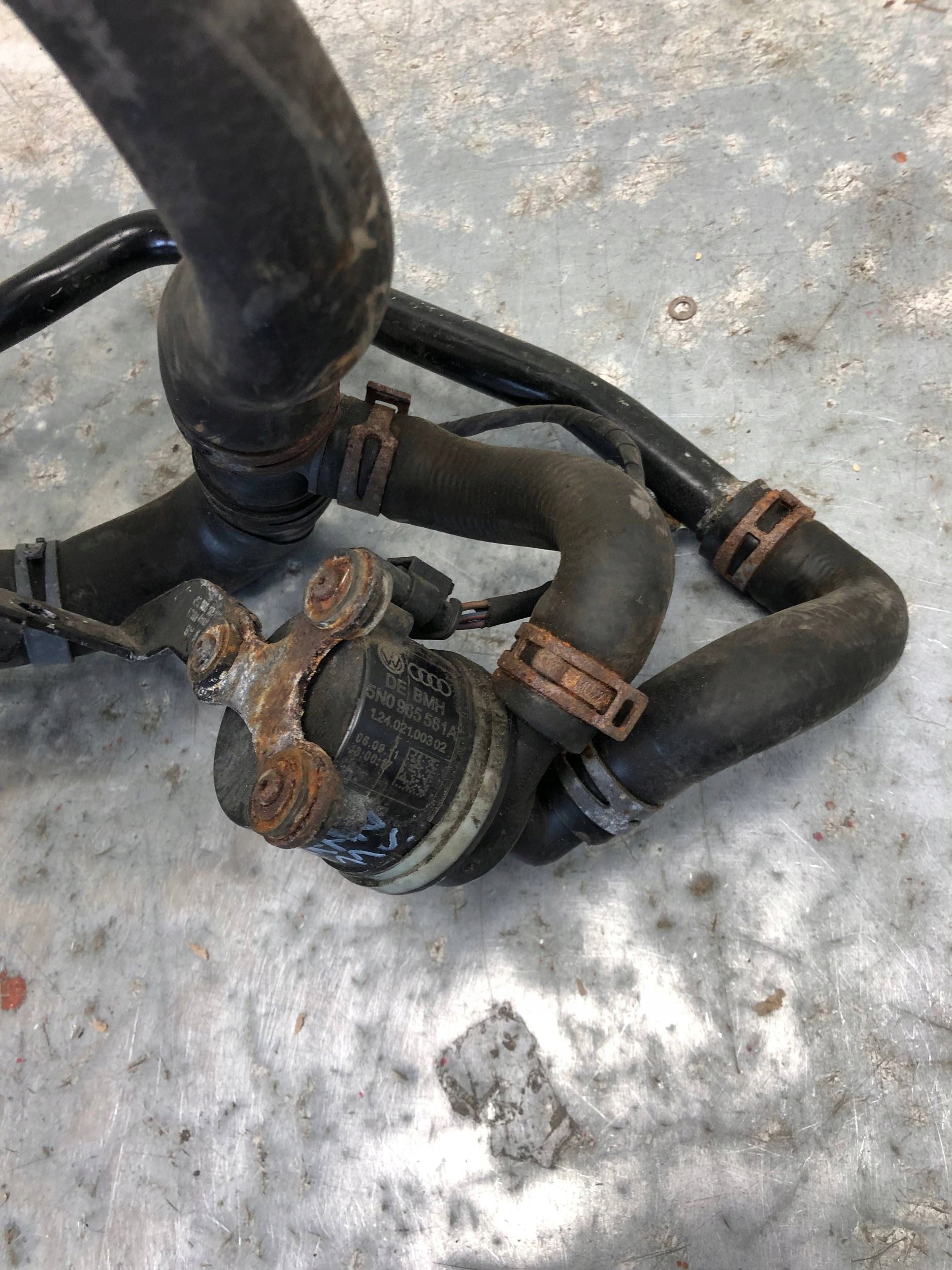 pumpa vode crijeva VW SHARAN 5N0965561A 7N0122051F