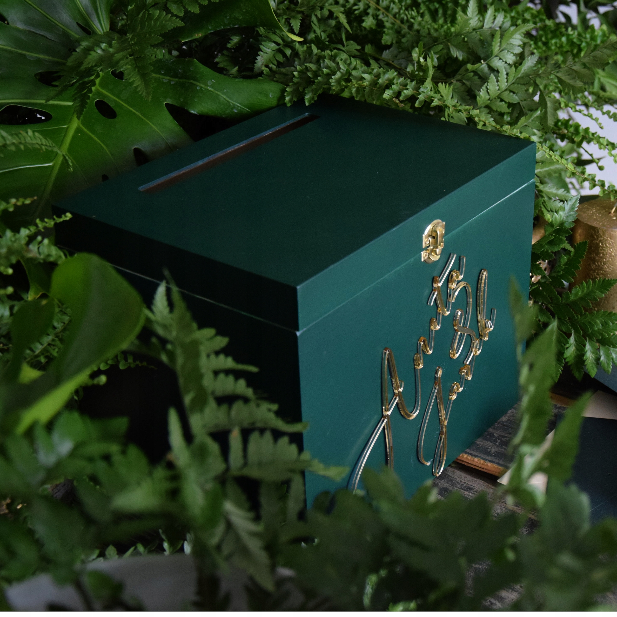 Duże ZIELONE Pudełko na KOPERTY + OBRĄCZKI ZŁOTE L Kolor dominujący biały