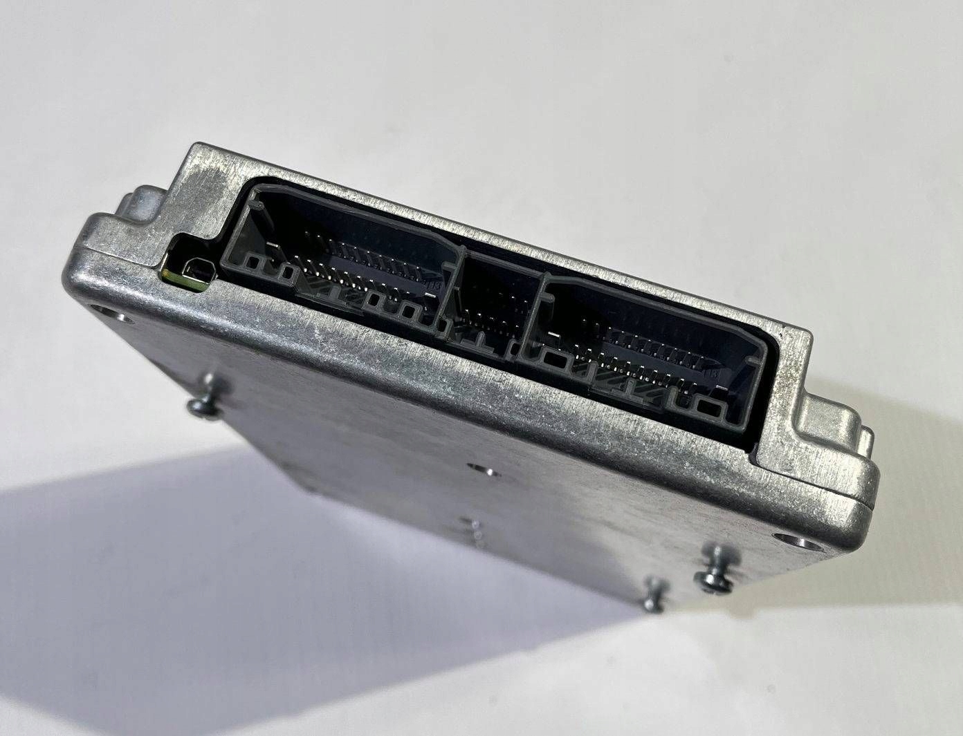zesilovač audio Dodge Challenger Charger Harman