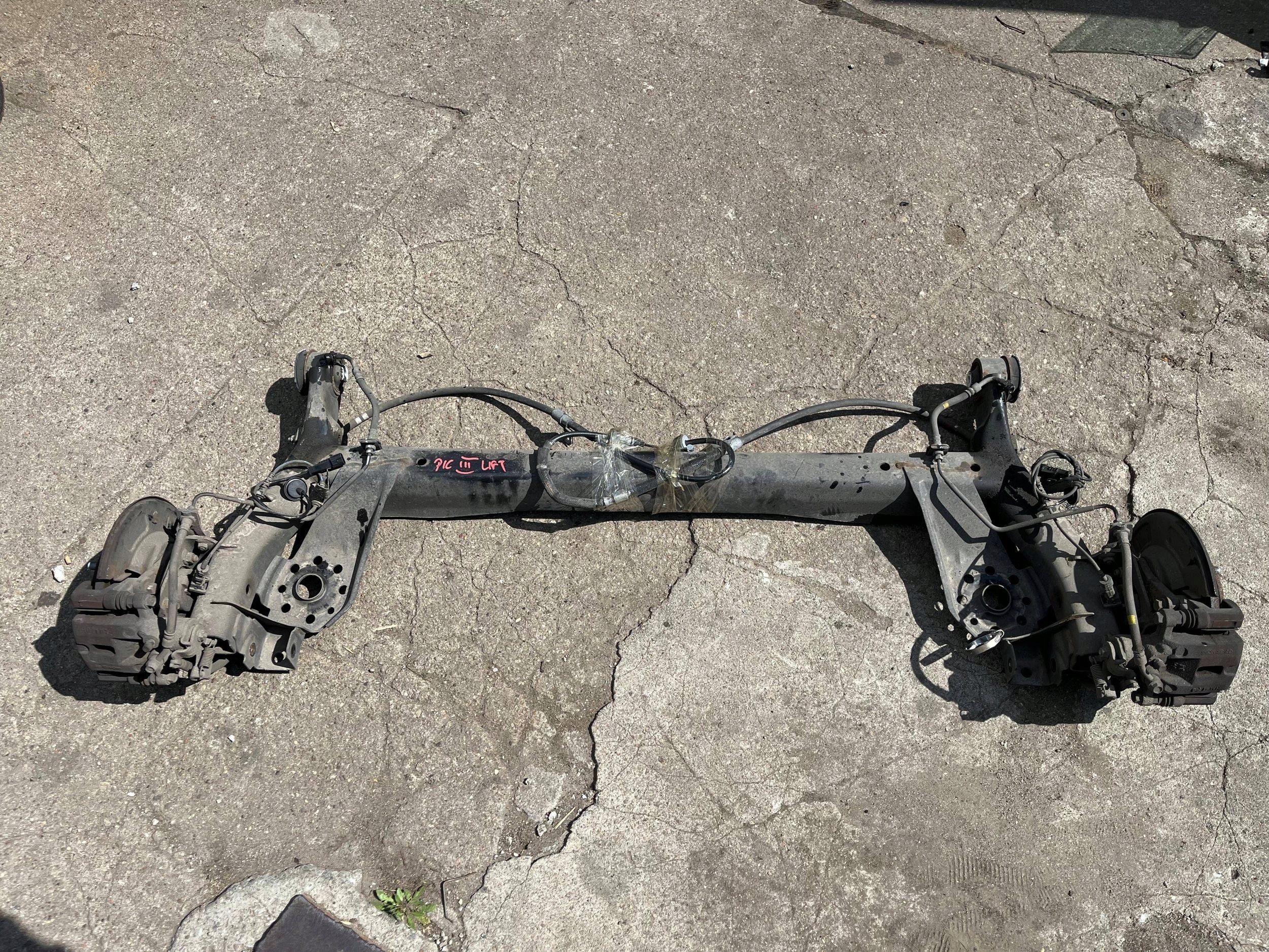 KIA PICANTO III TYLNA BELKA ZAWIESZENIA OŚ KOMPLETNA TARCZE 2017-