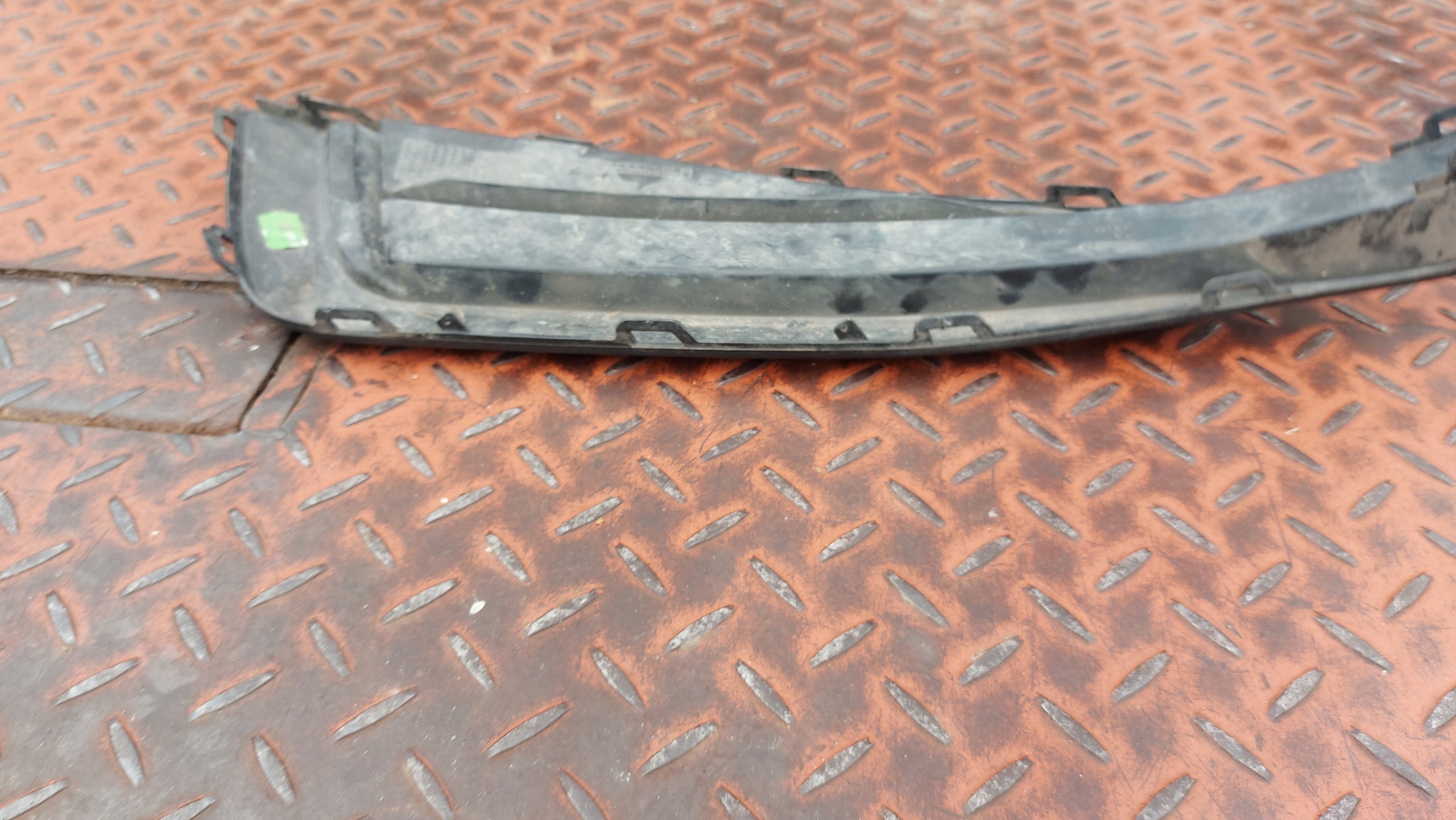 grid of a bumper right right front VW VOLKSWAGEN PASSAT B8 19