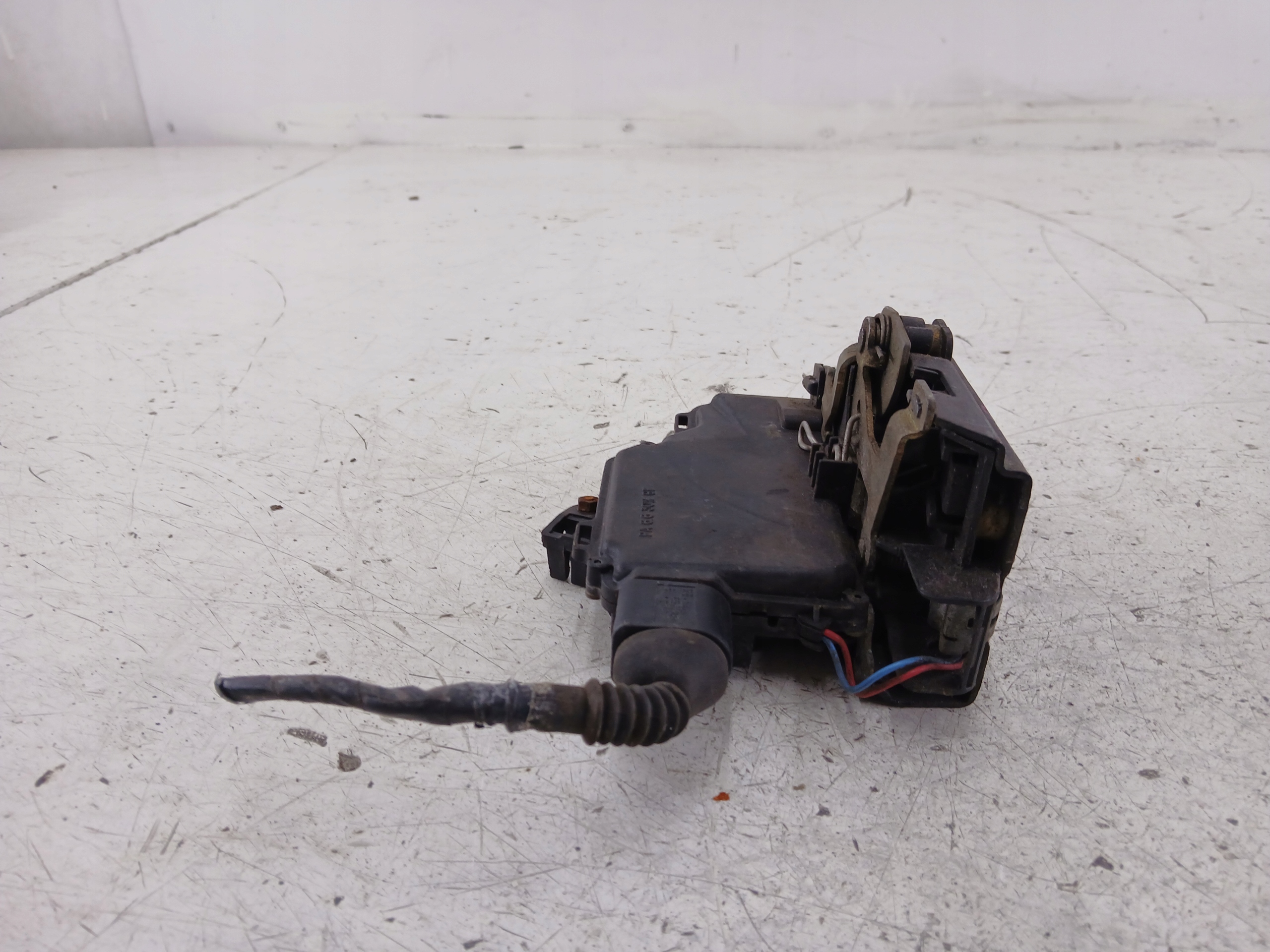 VW PASSAT B5 lock door left front