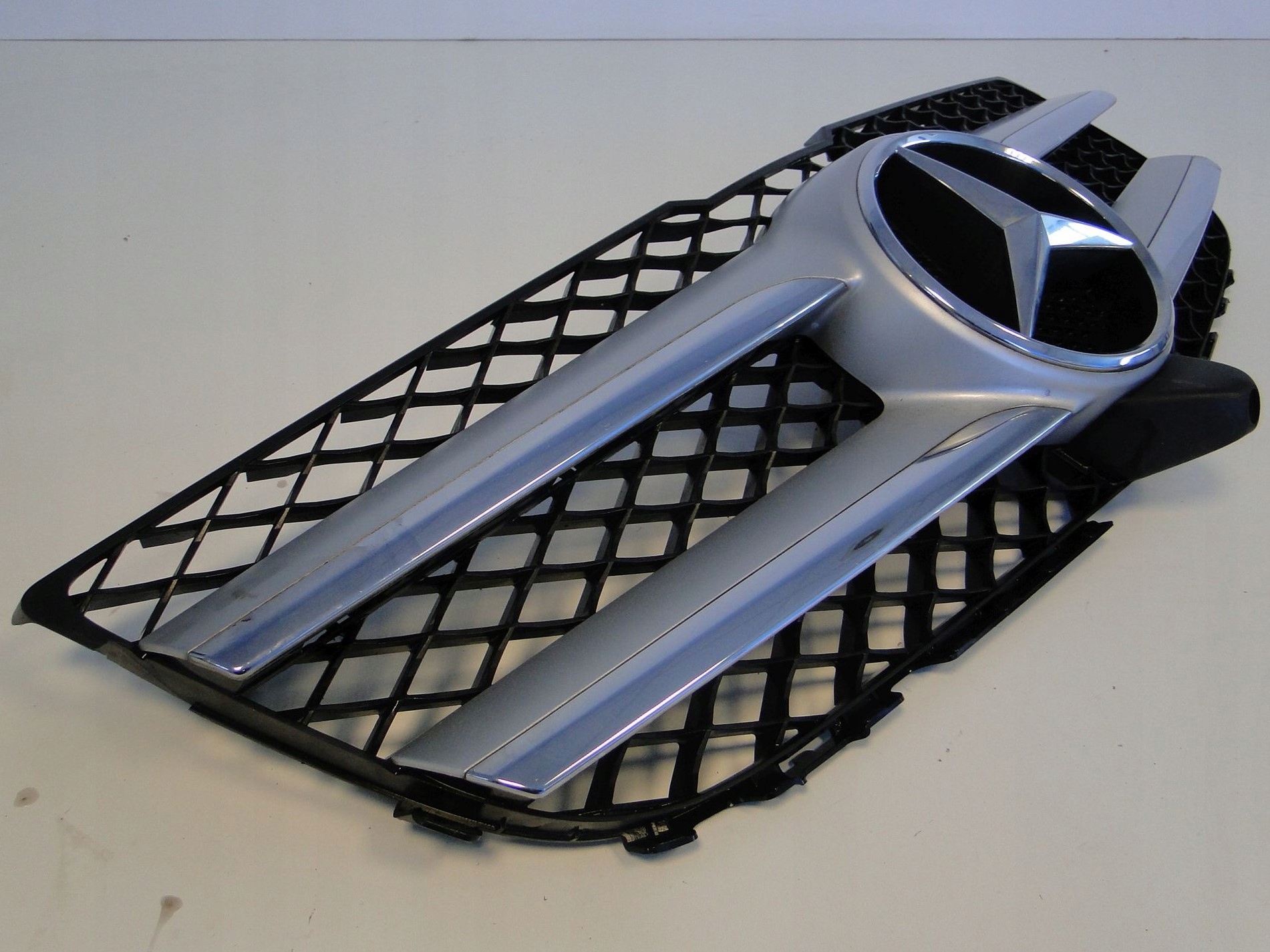 MERCEDES GLK X204 204 LIFT GRILL ATRAPA KAMERA Producent części Mercedes-Benz OE