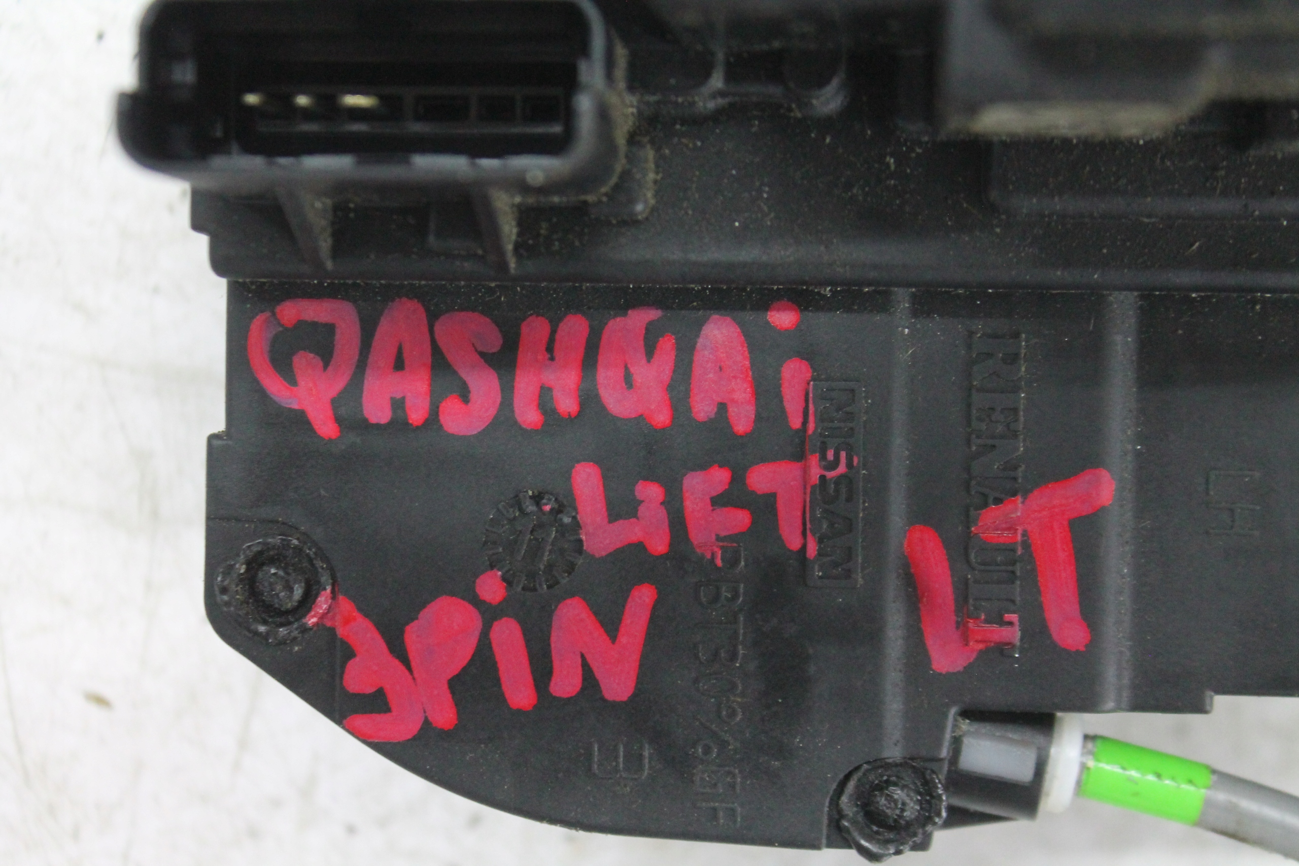 lock handle left rear part 3PIN QASHQAI J10 LIFT 08-13