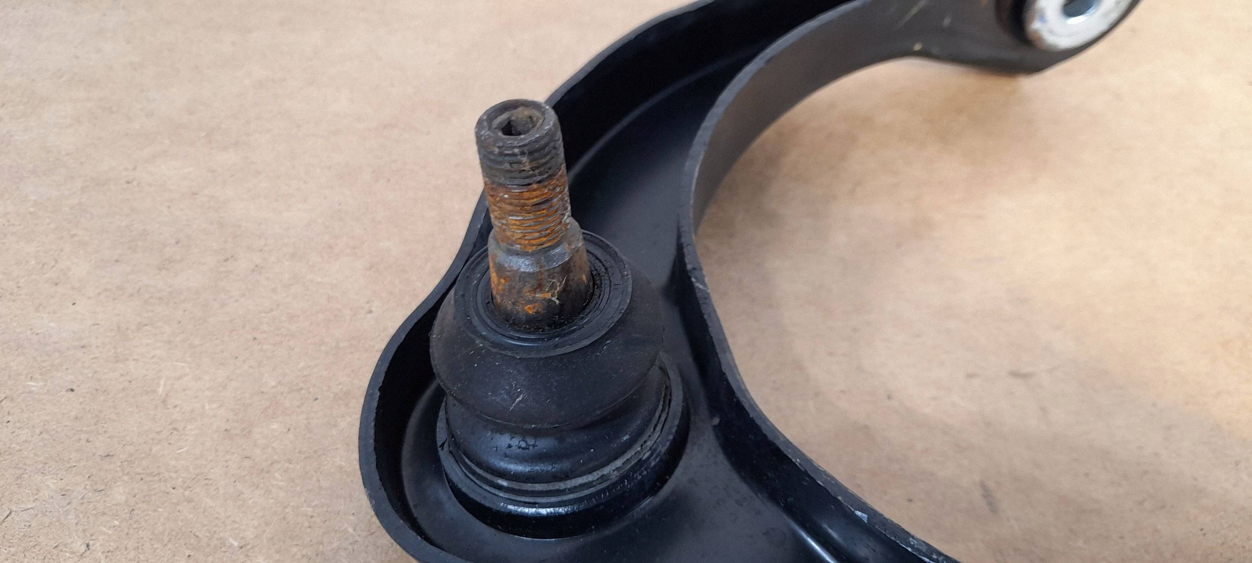 Jeep Grand Cherokee WK2 arm upper front left 68217809AB (Q936)