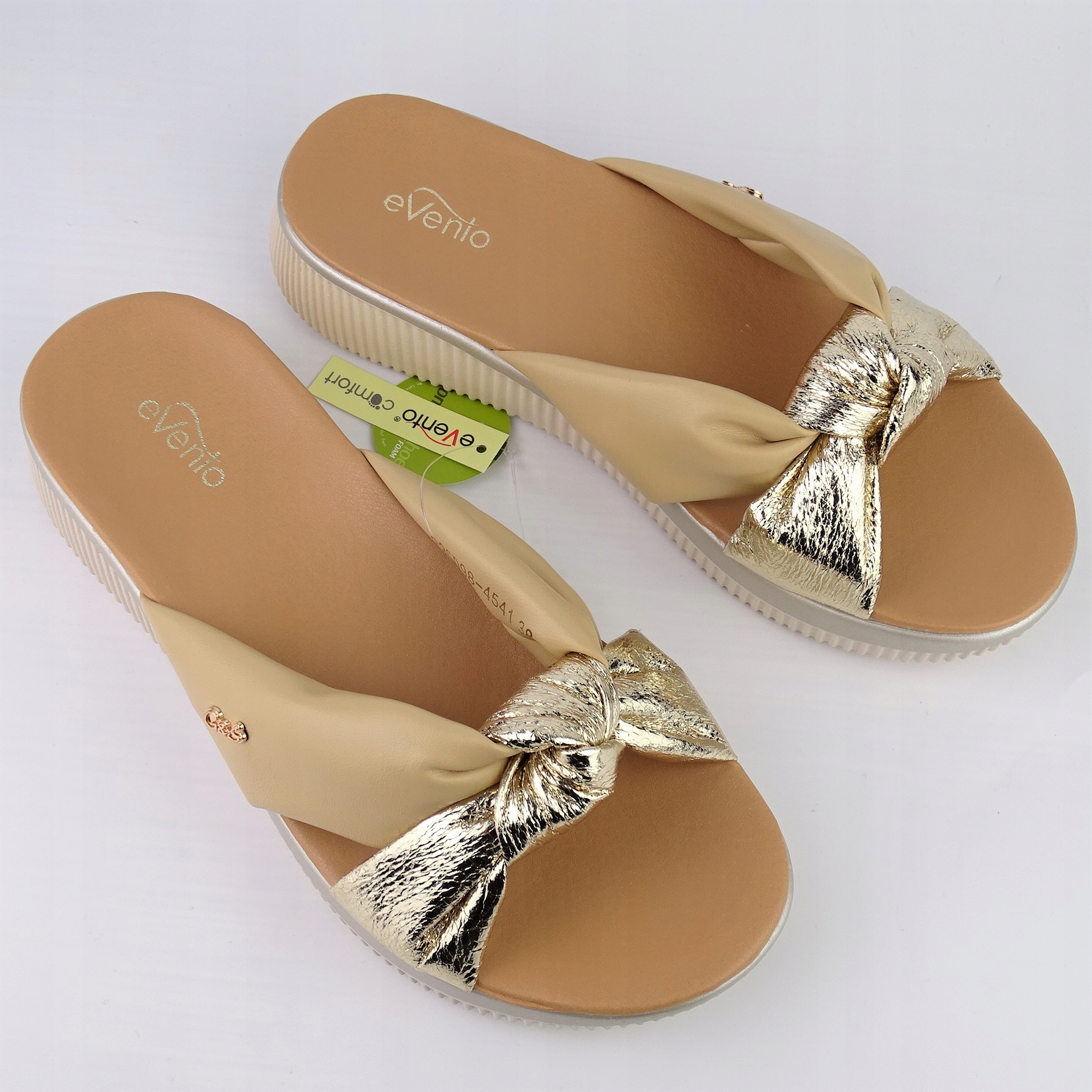 KLAPKI DAMSKIE LEKKIE BEŻOWE NISKA KOTURNA NA SZERSZĄ STOPĘ roz 41 Kod producenta 22SD98-4541