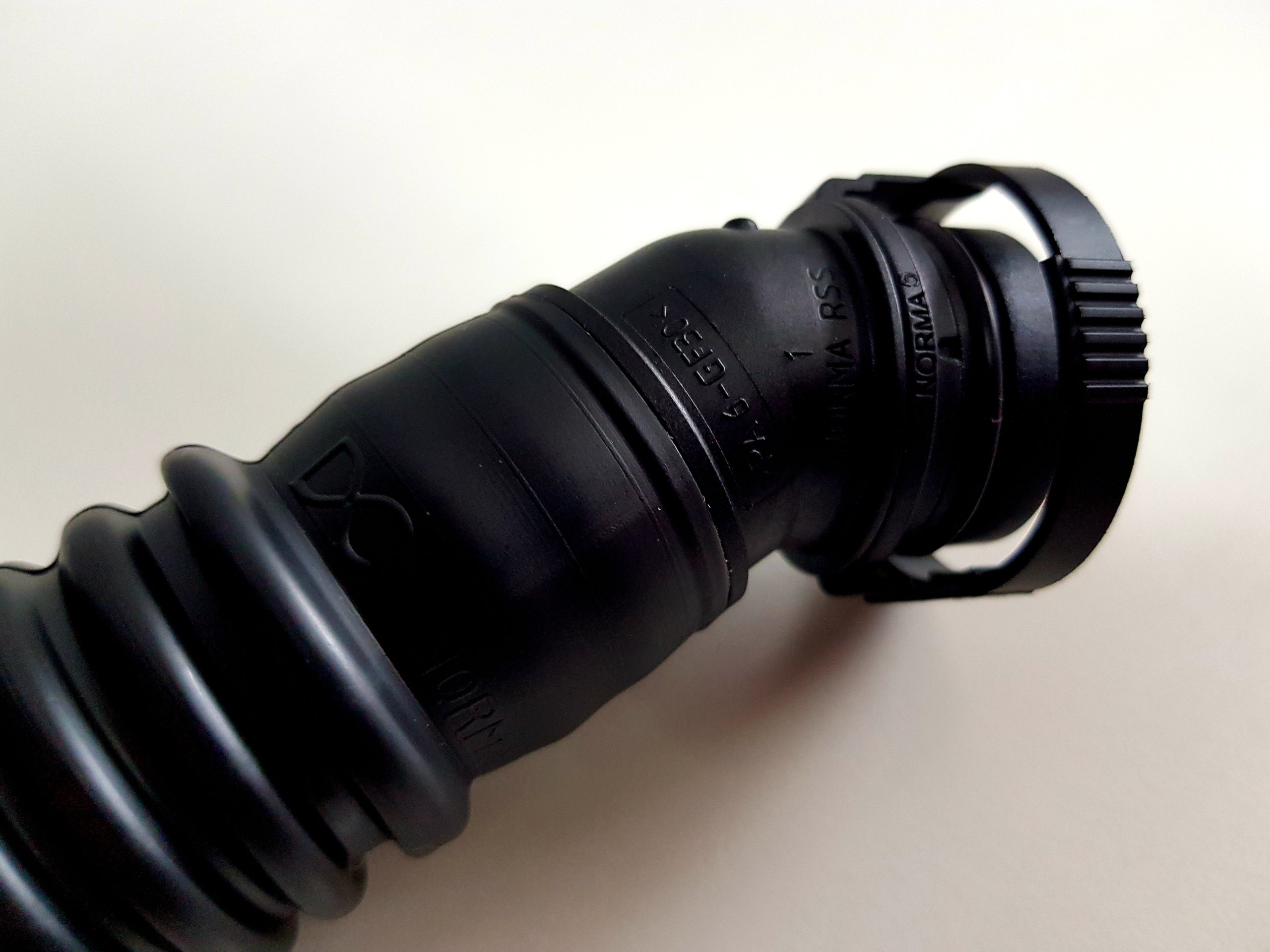 PRZEWOD SSACY SPREZARKI ACTROS MP4 Parts manufacturer Mercedes Benz original OE