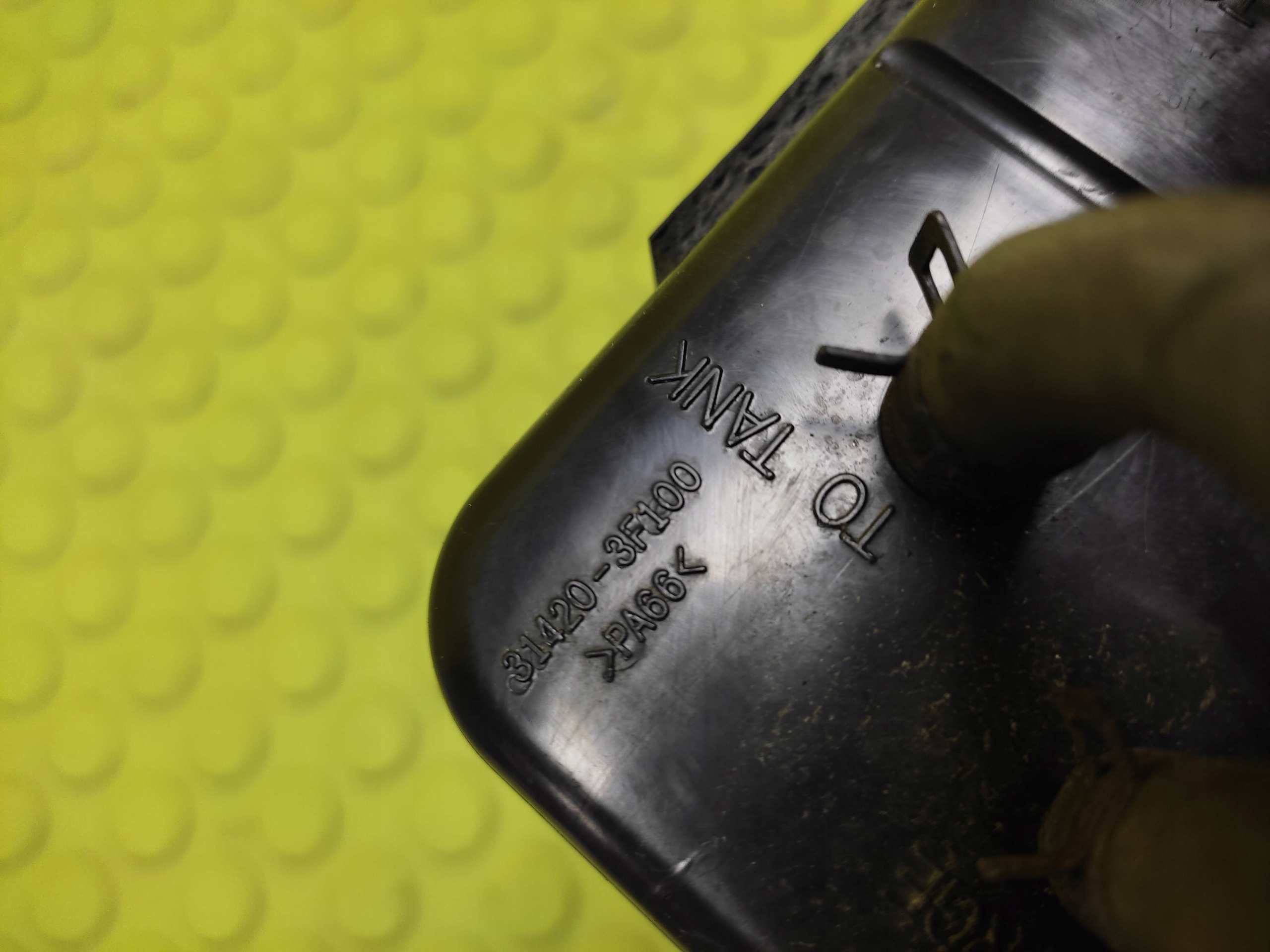 KIA OPIRUS 3.5 V6 uhlíkový filter 314203F100