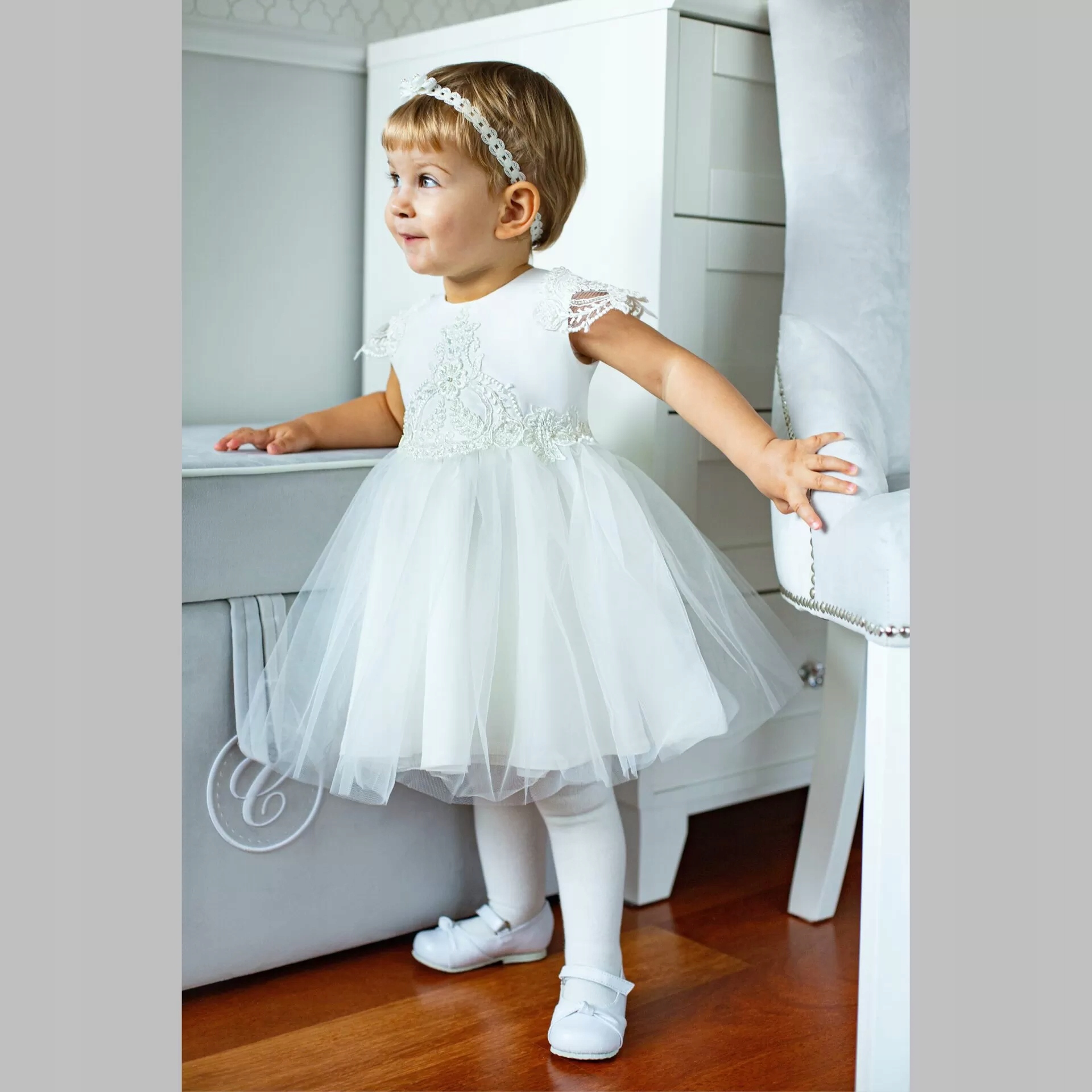 SUKIENKA LAURA ECRU Z KRÓTKIM RĘKAWEM - 62