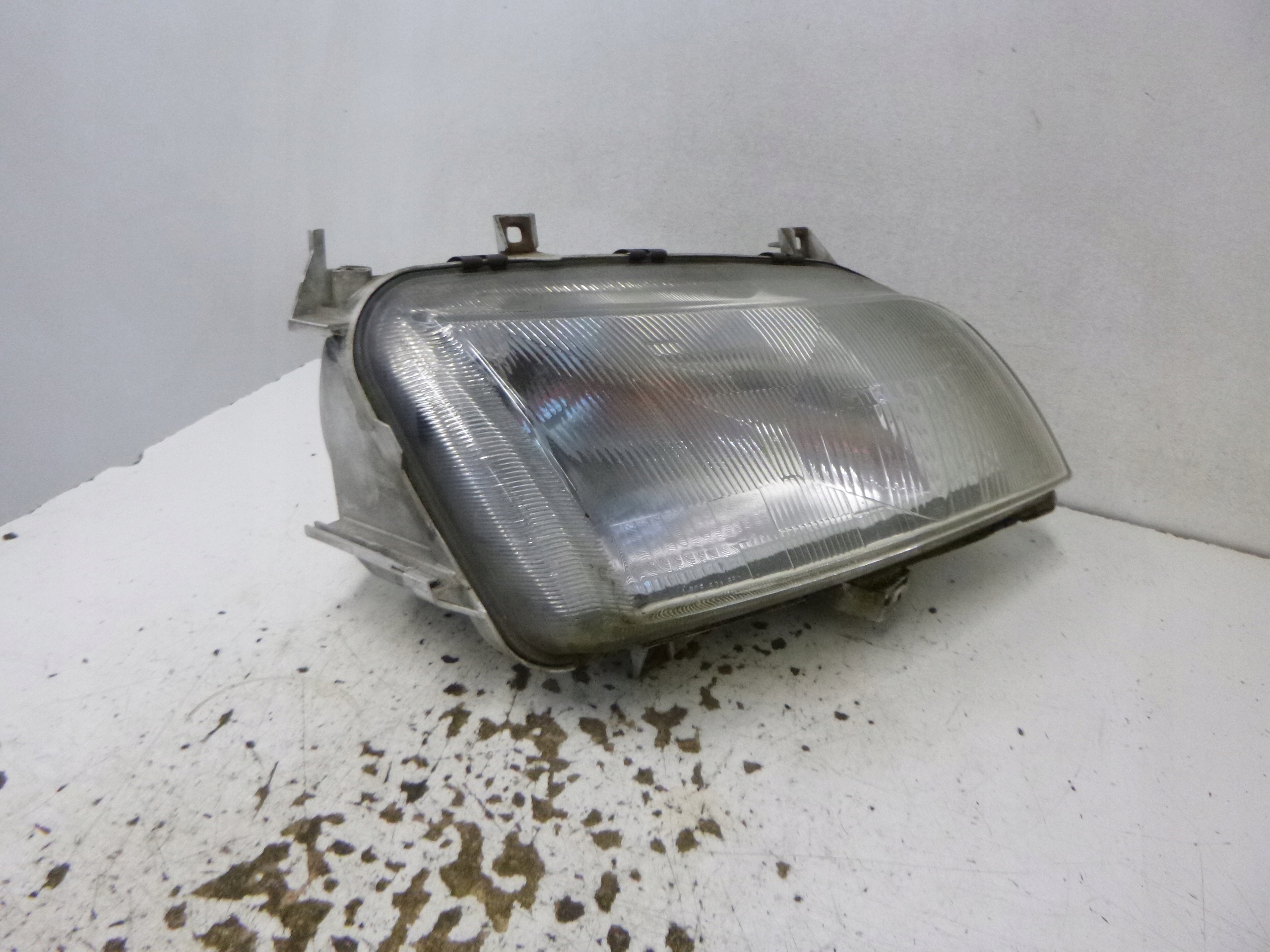 light front right Volkswagen Sharan 1995 7M1941016K BOSCH 0301048302