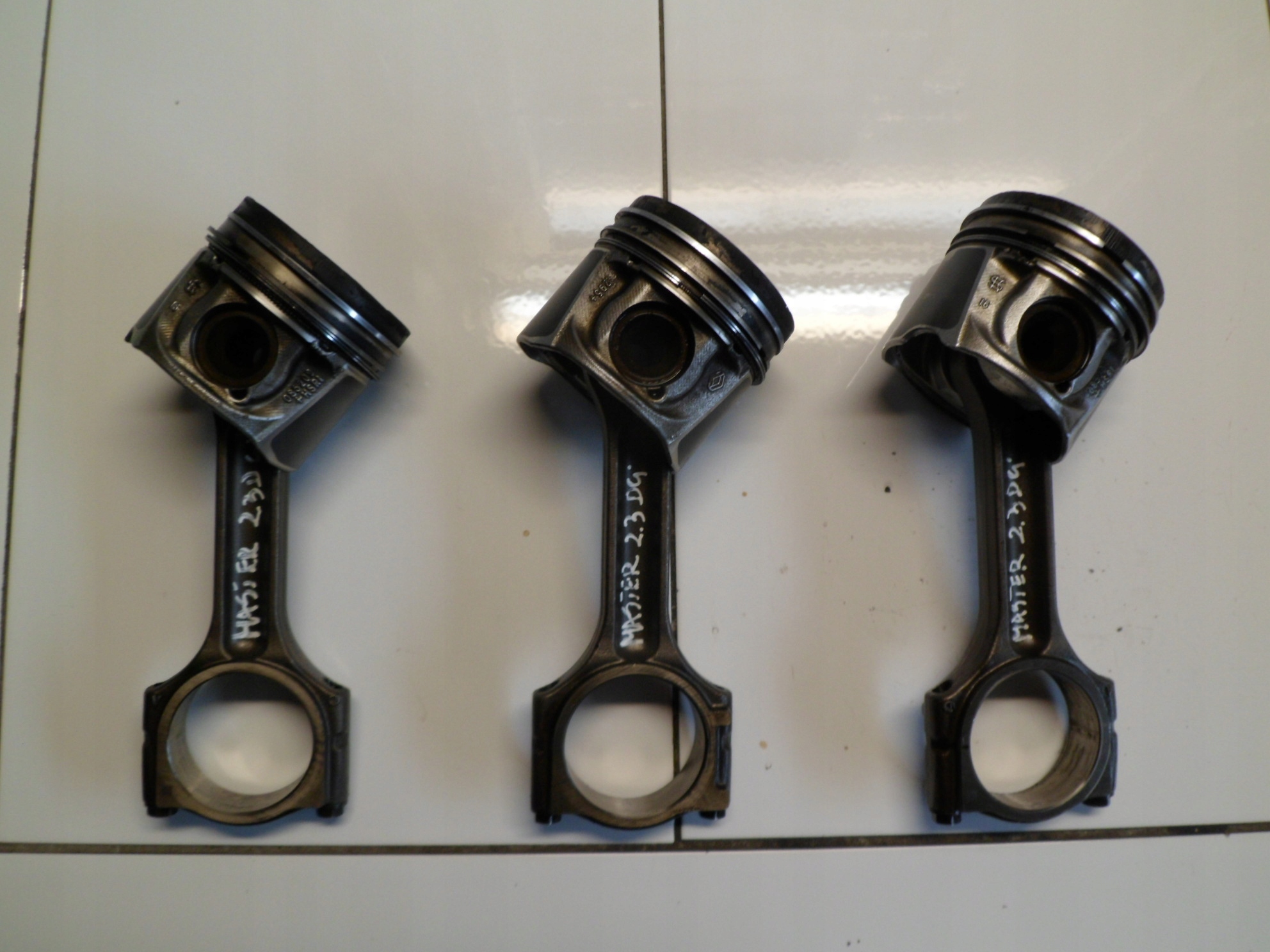 RENAULT MASTER III 2.3DCI TŁOK Z KORBOWODEM