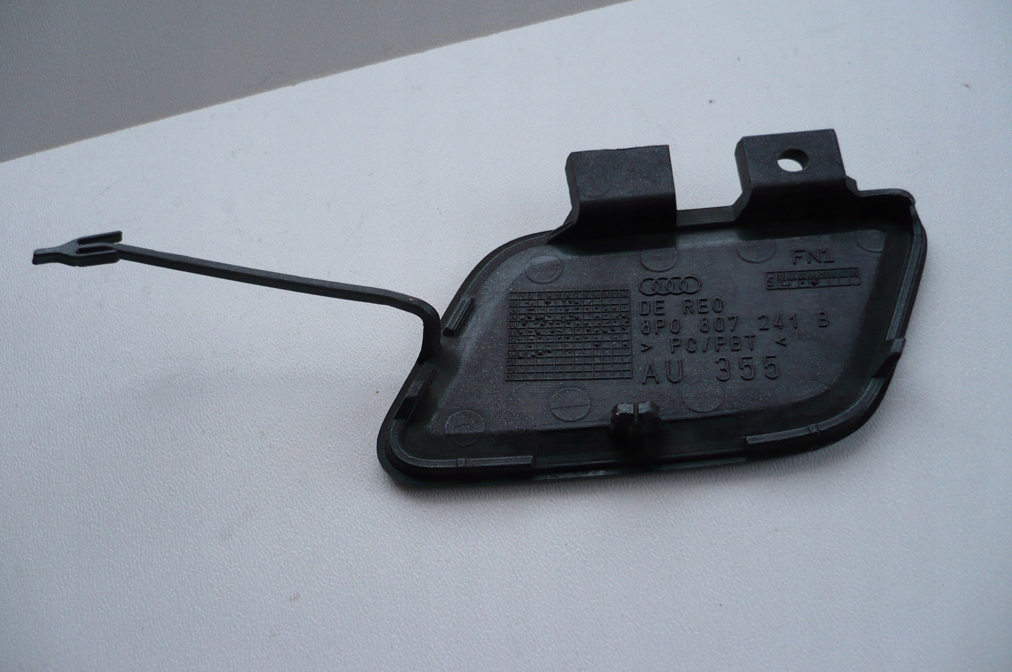 AUDI A3 8P LIFT 08-13 towing hook cap bumper front