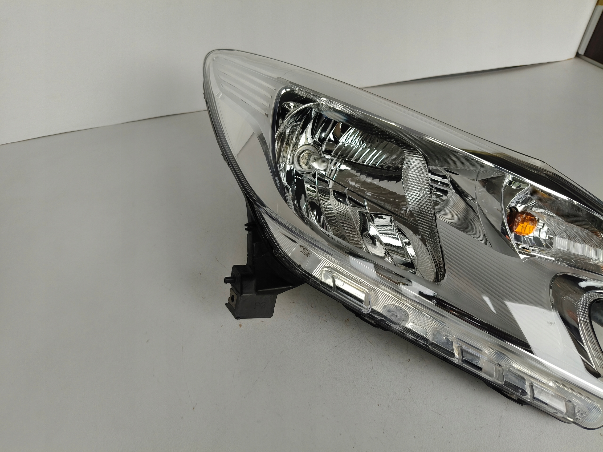 light right REFLEKTOR NISSAN NOTE E12 13