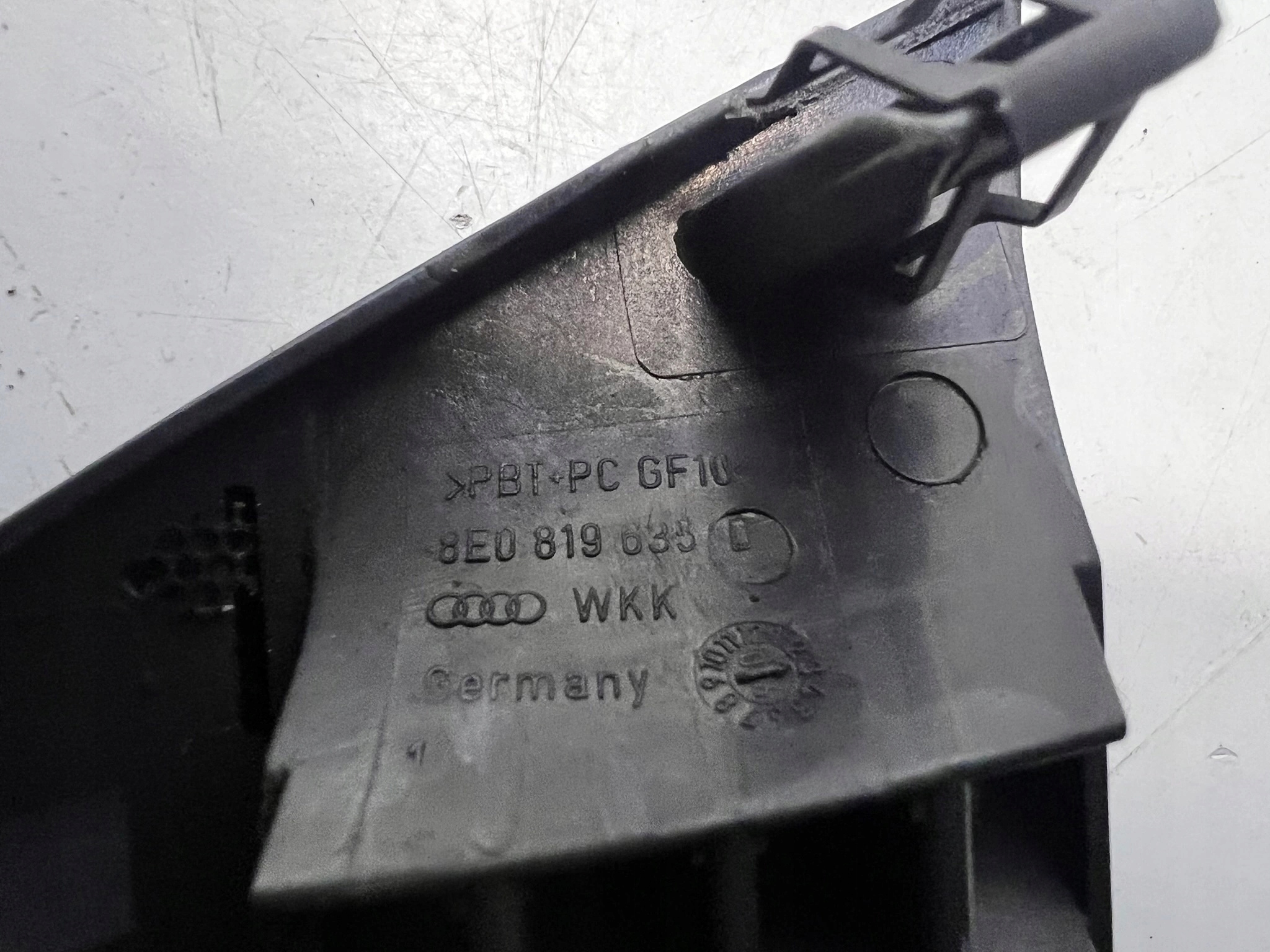 de couverture du haut parleur du tableau de bord AUDI A4 B6 B7 8E0819635D