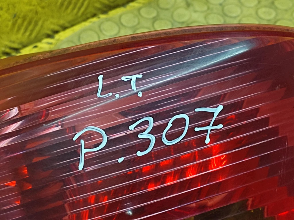PEUGEOT 307 light left rear part