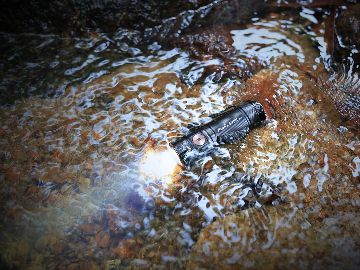 Latarka Fenix E18R V2.0 Rodzaj miniaturowa