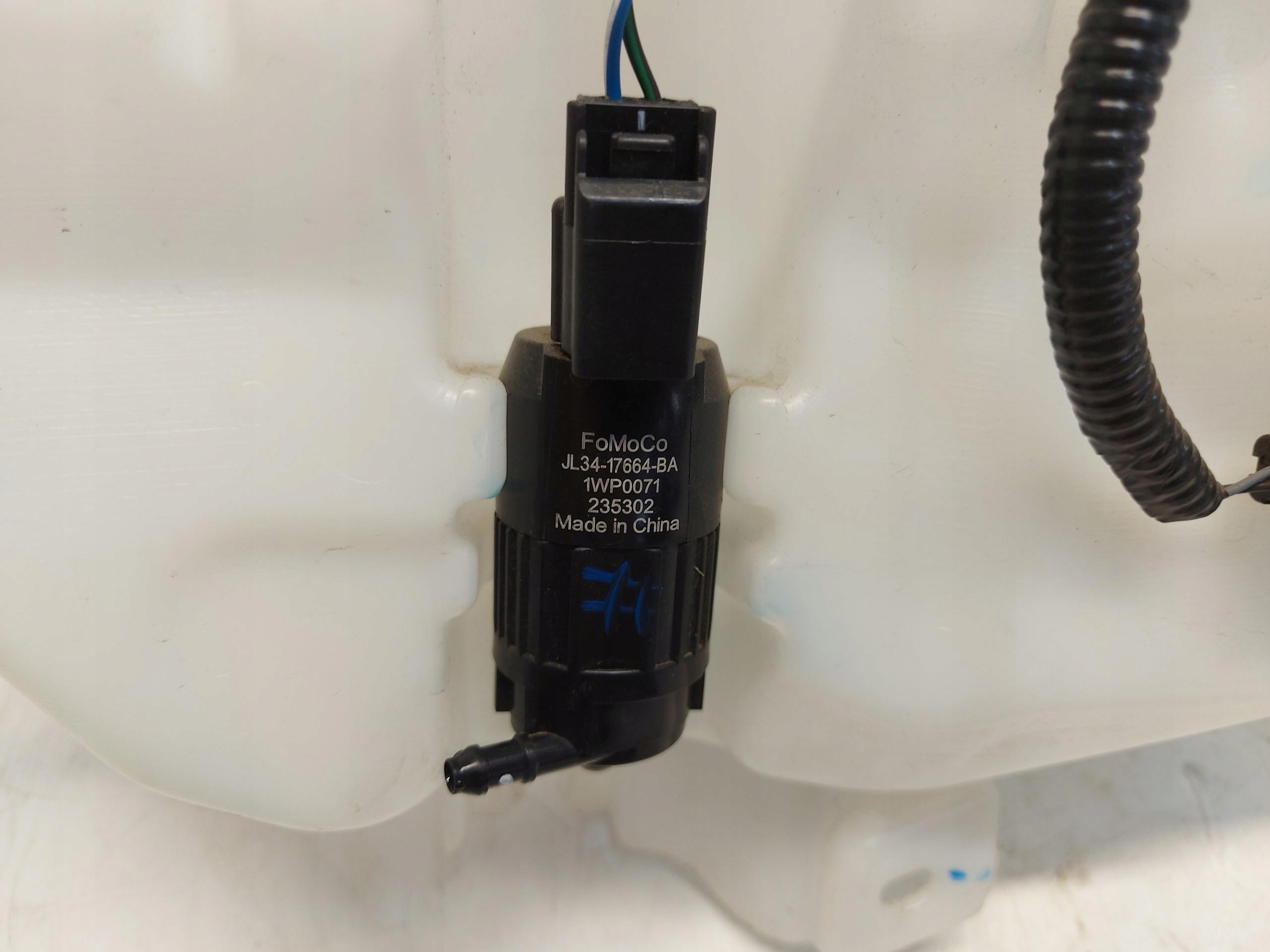 Ford Ranger VI 6 AMAROK II washer fluid tank