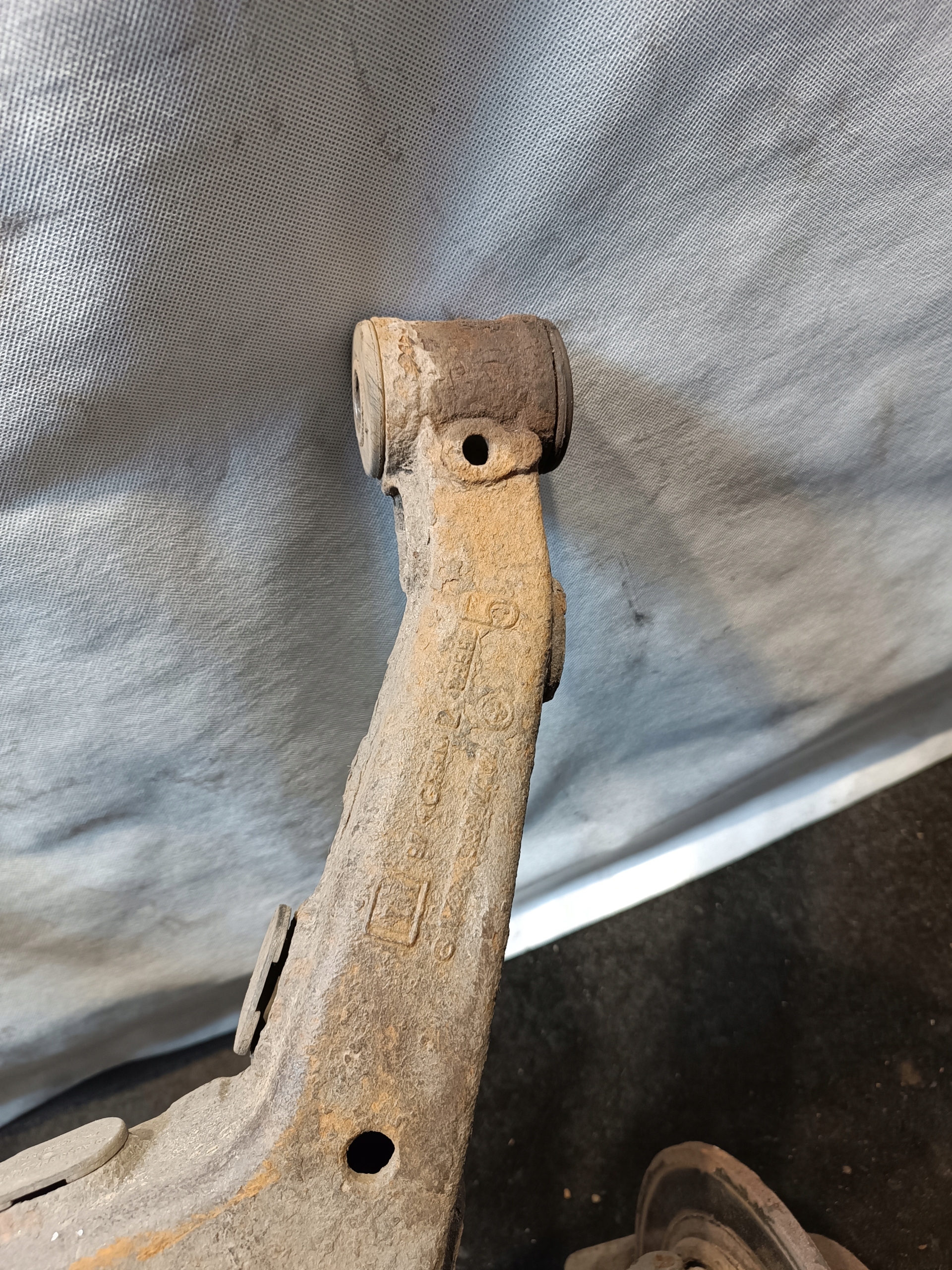 arm swing left rear part MERCEDES VITO 108D 1998r
