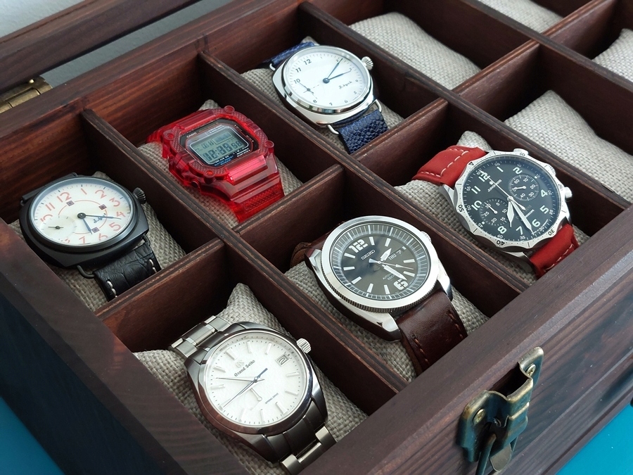 KOMÓDKA SKRZYNECZKA KASETKA PUDEŁKO NA16 ZEGARKÓW DREWNO ROBIONA RĘCZNIE Odcień kasztanowy