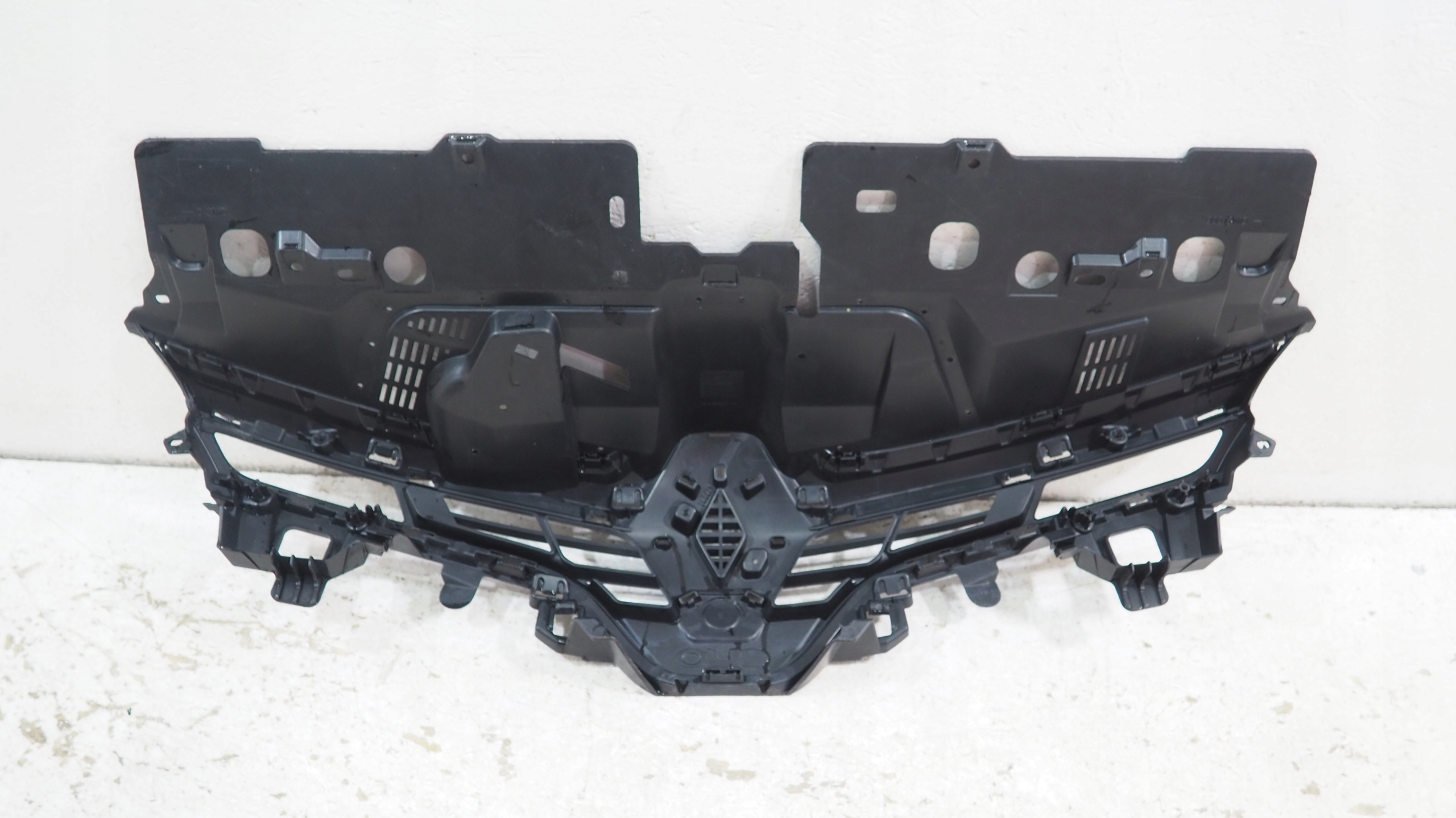 Renault Clio IV Traversa grilla 622563184R