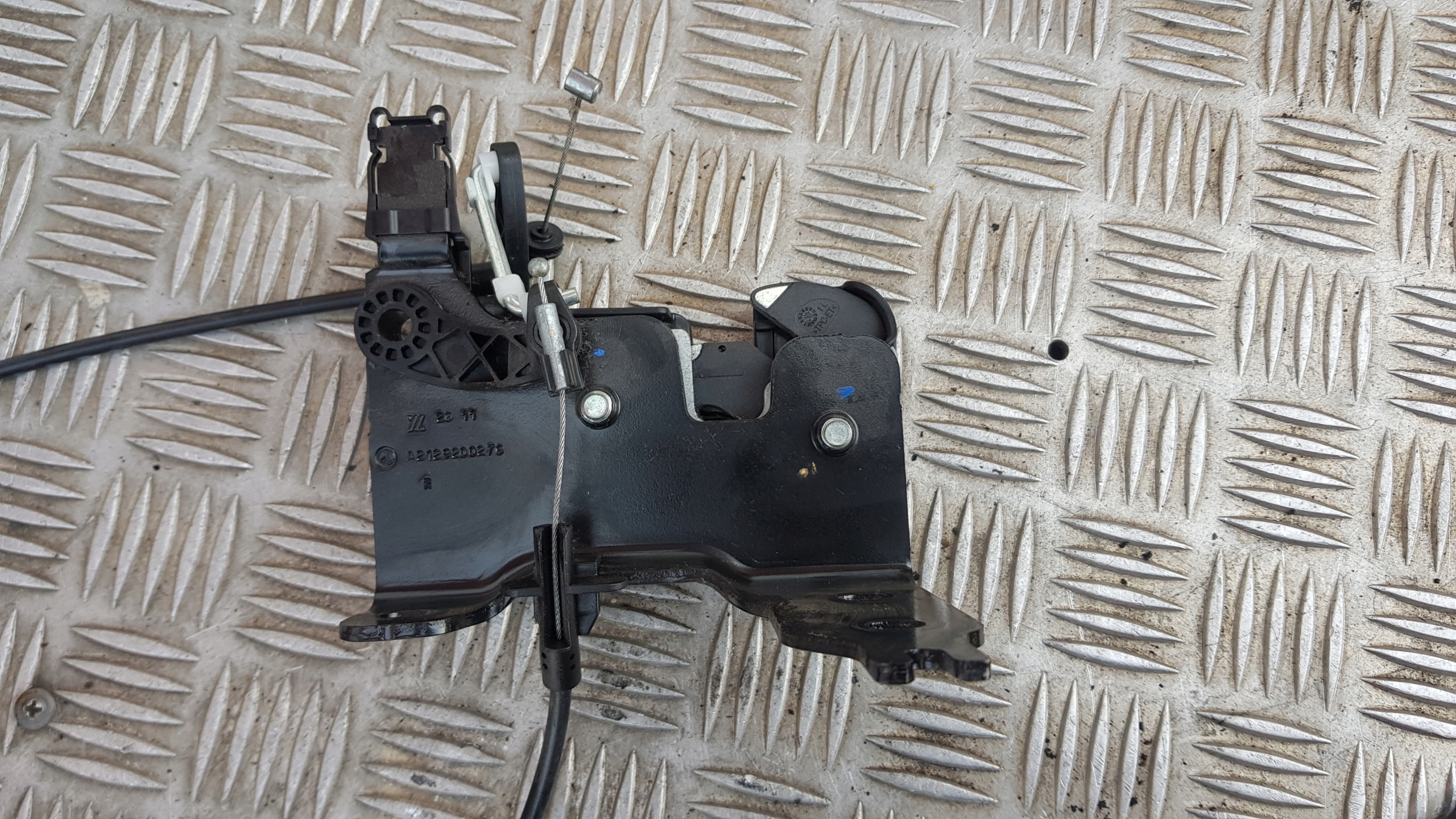 MERCEDES W212 lock rope bonnets a2129200276