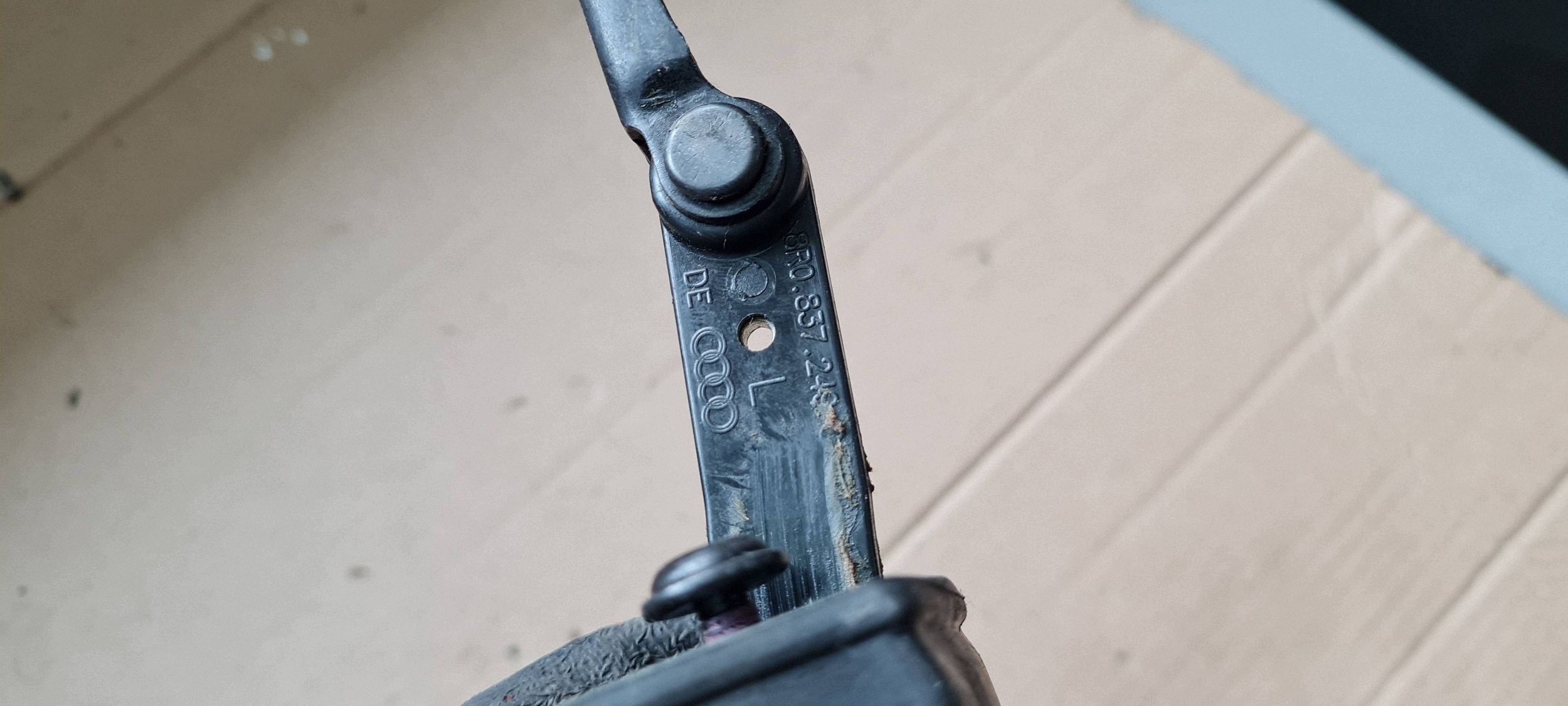 Q5 8R limiter door left right front 8R0837249C