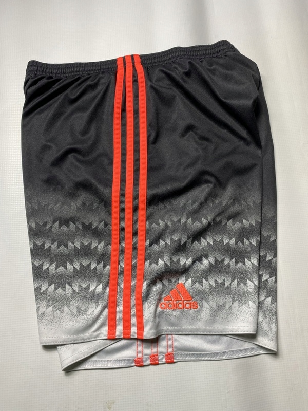 MANCHESTER UNITED ADIDAS Clima Lite oryginalne czarne spodenki M Typ kolekcjonerski