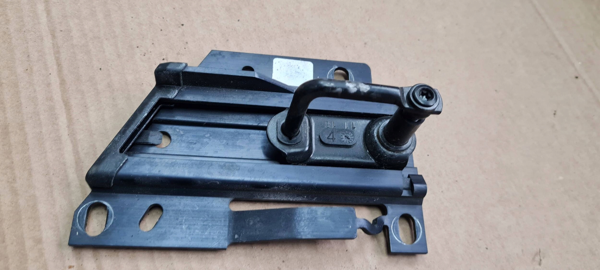 A4 B9 8W S4 lock RYGIEL bonnets left 8W0823185C A5 8W
