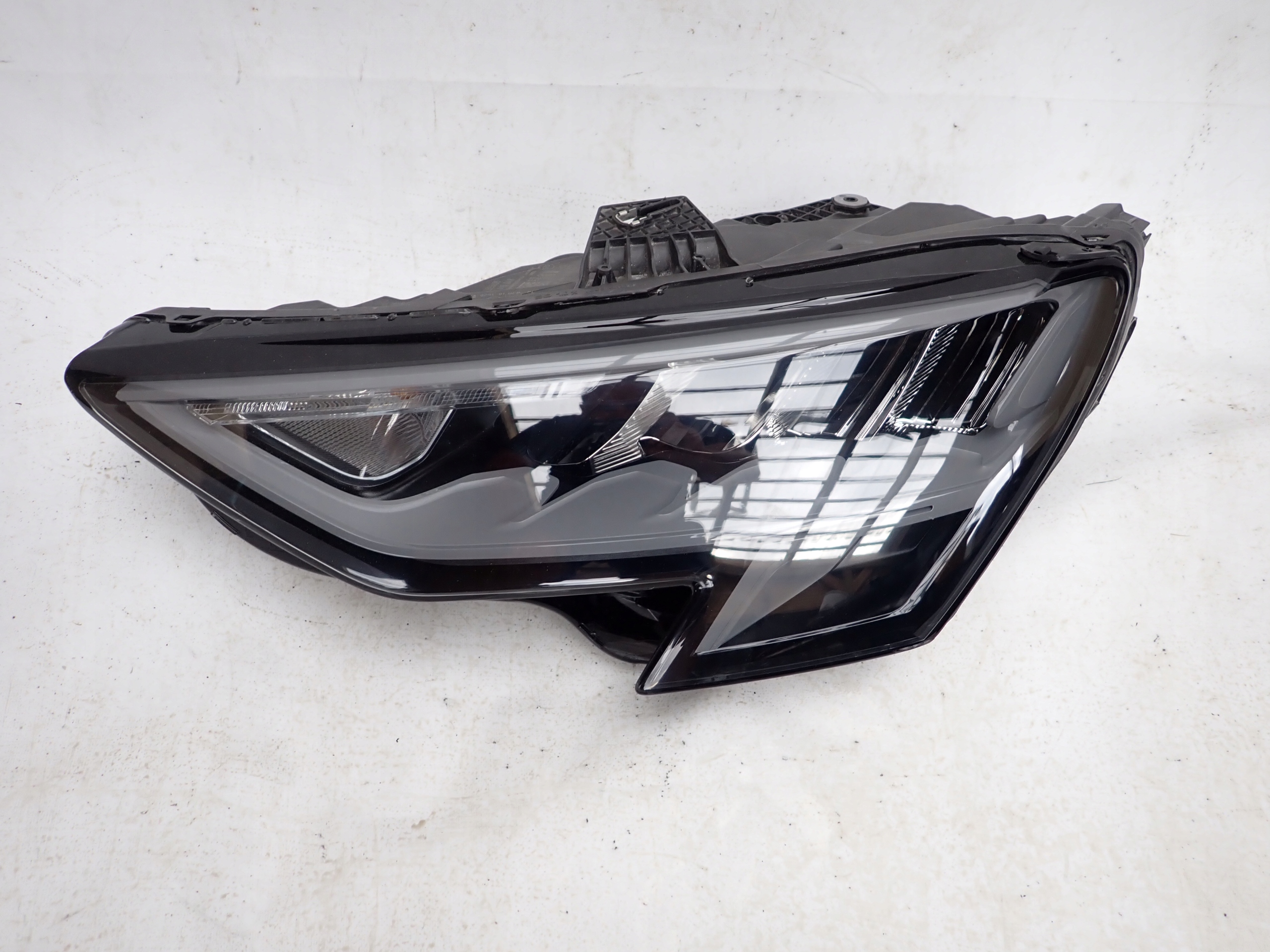 AUDI A3 8Y 20- light left front front FULL LED 8Y0941011