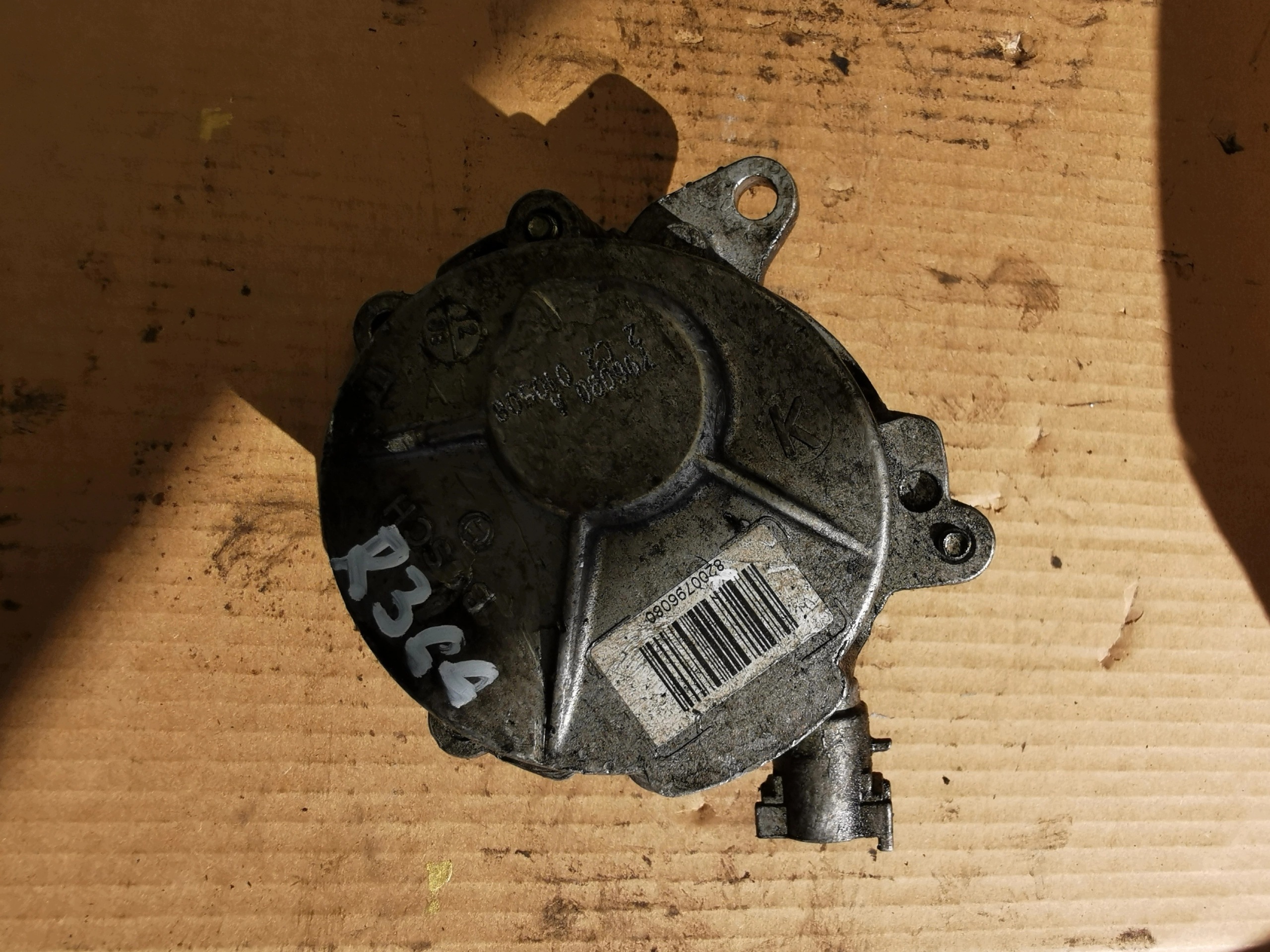 RENAULT LAGUNA III 08r 2.0 DCI Pompa VACUM 8200934880