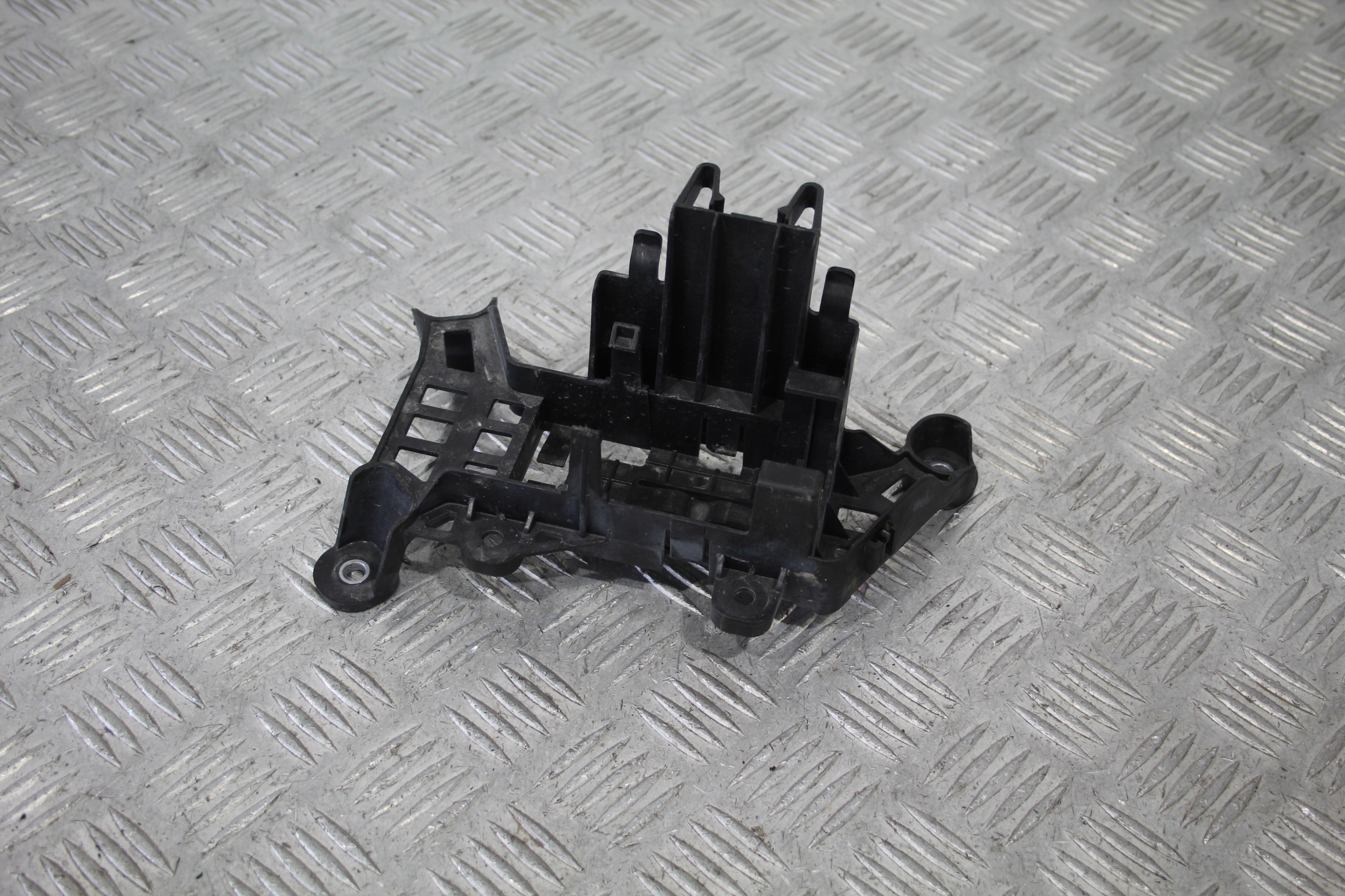 bracket holder console A-KLASA W177 A2475452901