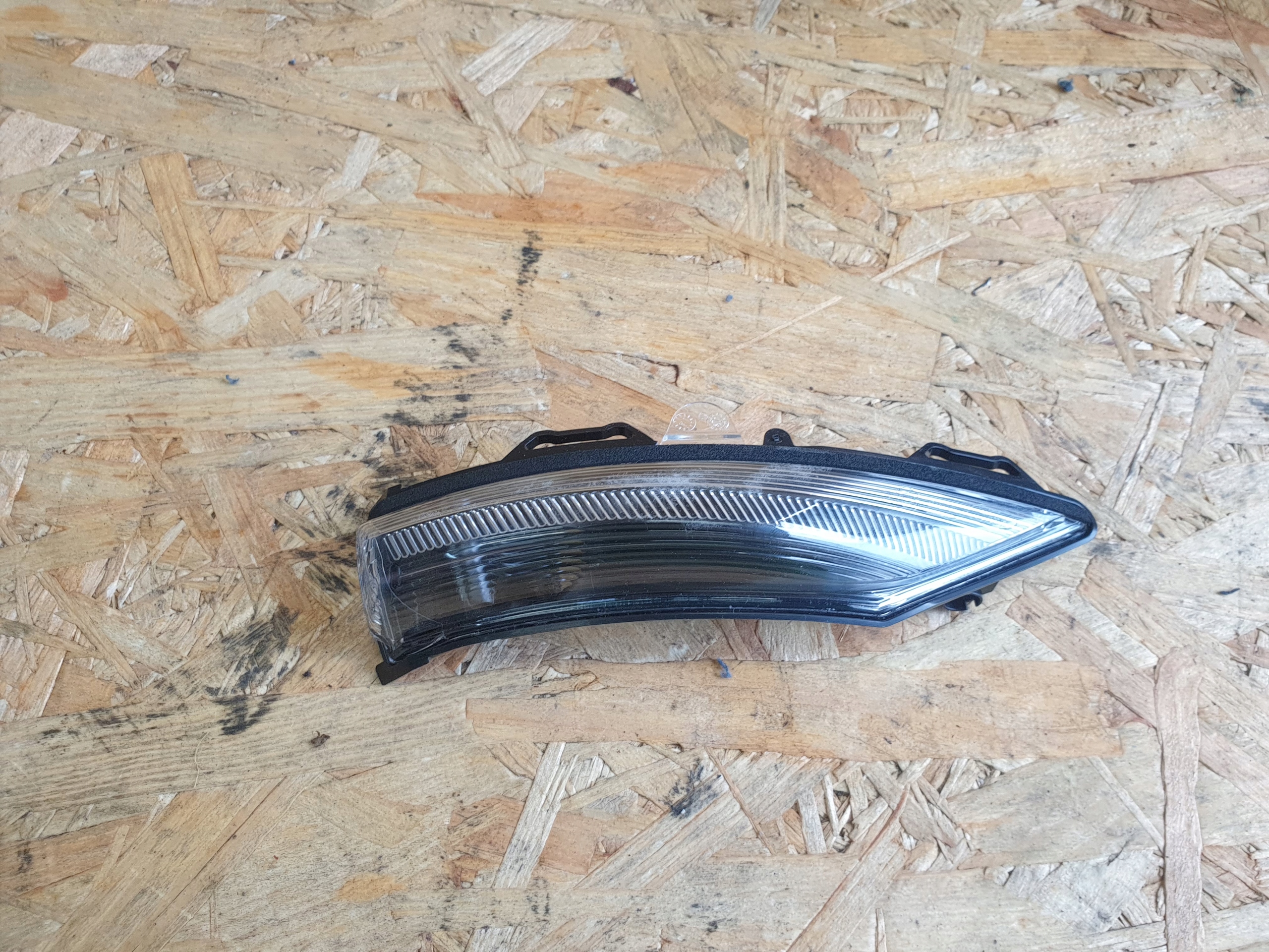 FORD PUMA поворотник зеркала H1BB-13B381