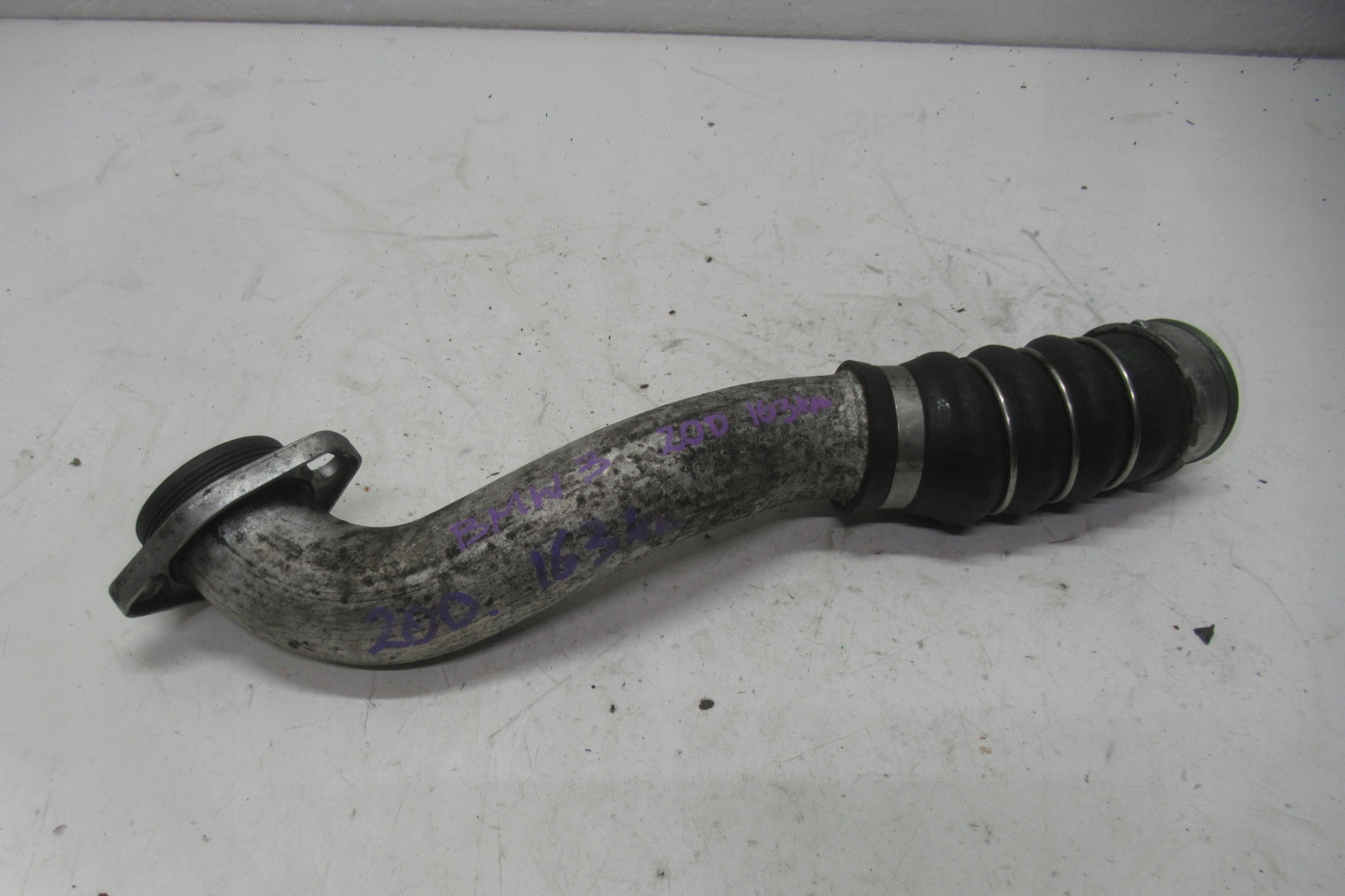 BMW E90 E91 2.0D cső, csővezeték vezetö intercooler 7795304