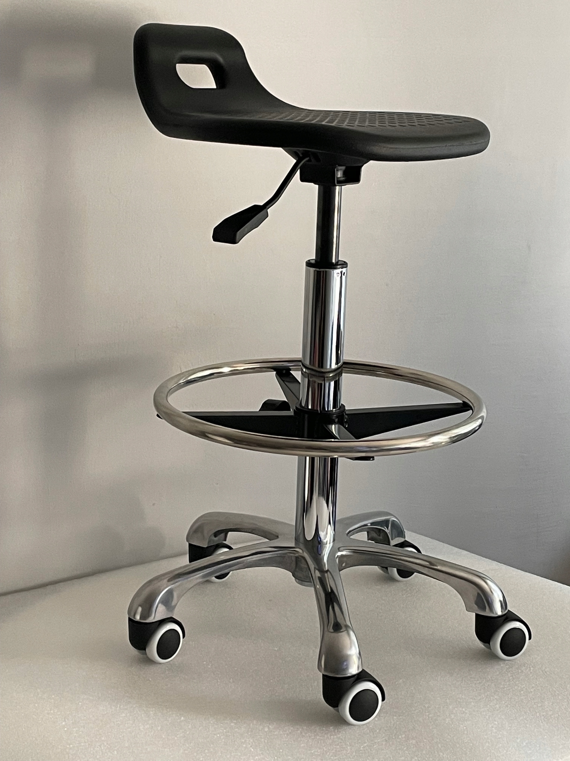 Taboret warsztatowy medyczny z kolem labolatoryj Producent code softi002400