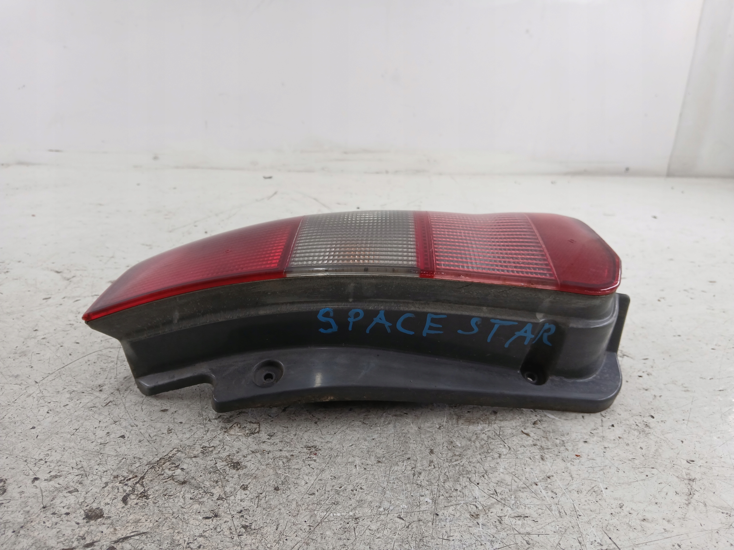 MITSUBISHI SPACE STAR and light right rear part