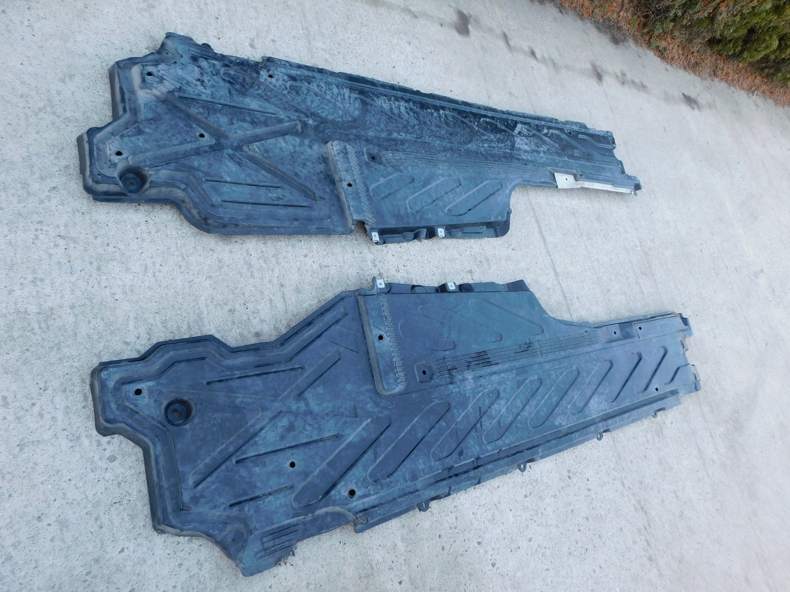 Mercedes GLC SUV CUPE osłona dolna podwozia prawa