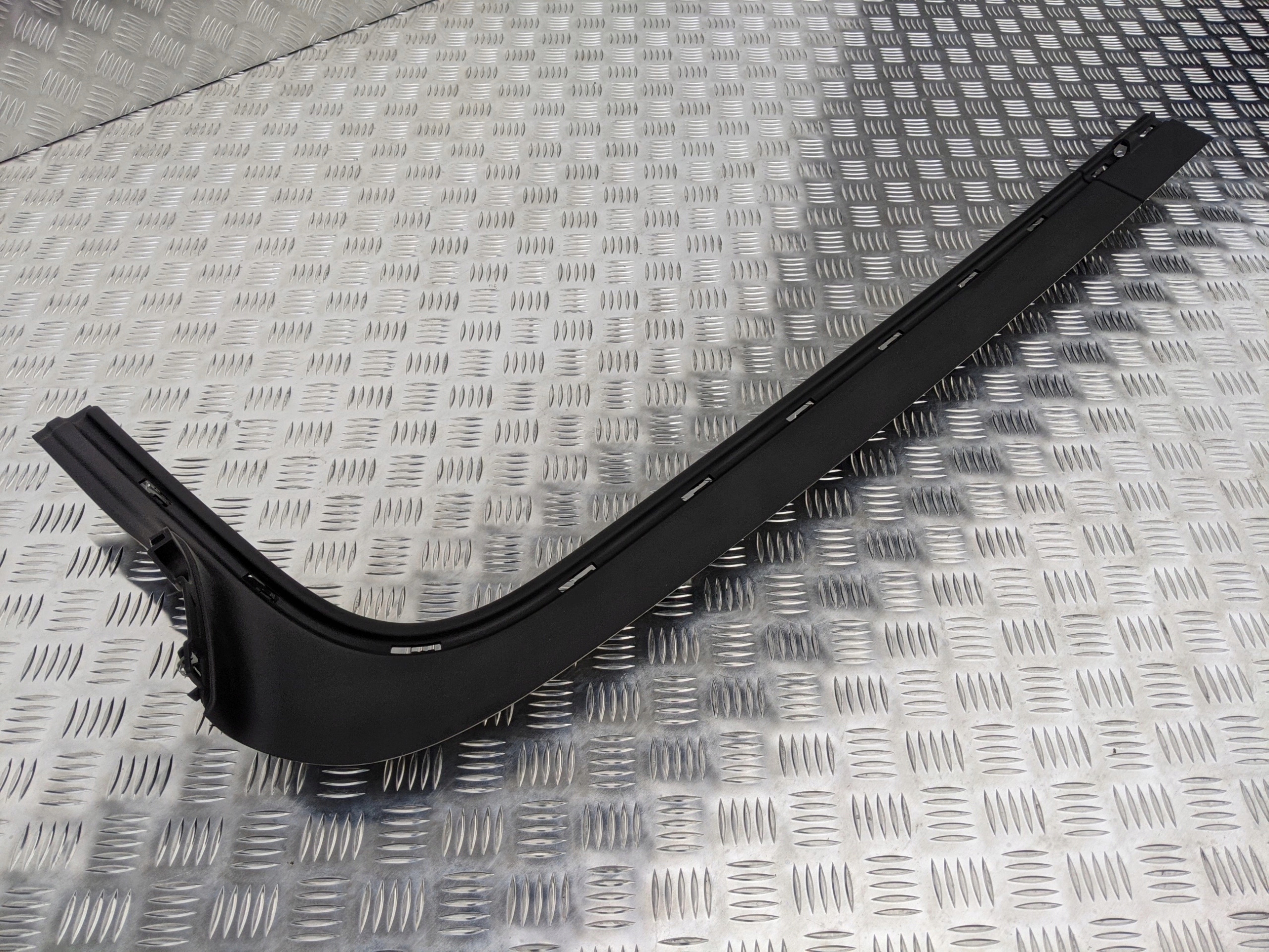 OSŁONA LISTWA PRZYDZRZWIOWA SCANIA RS NTG Producent części Scania OE