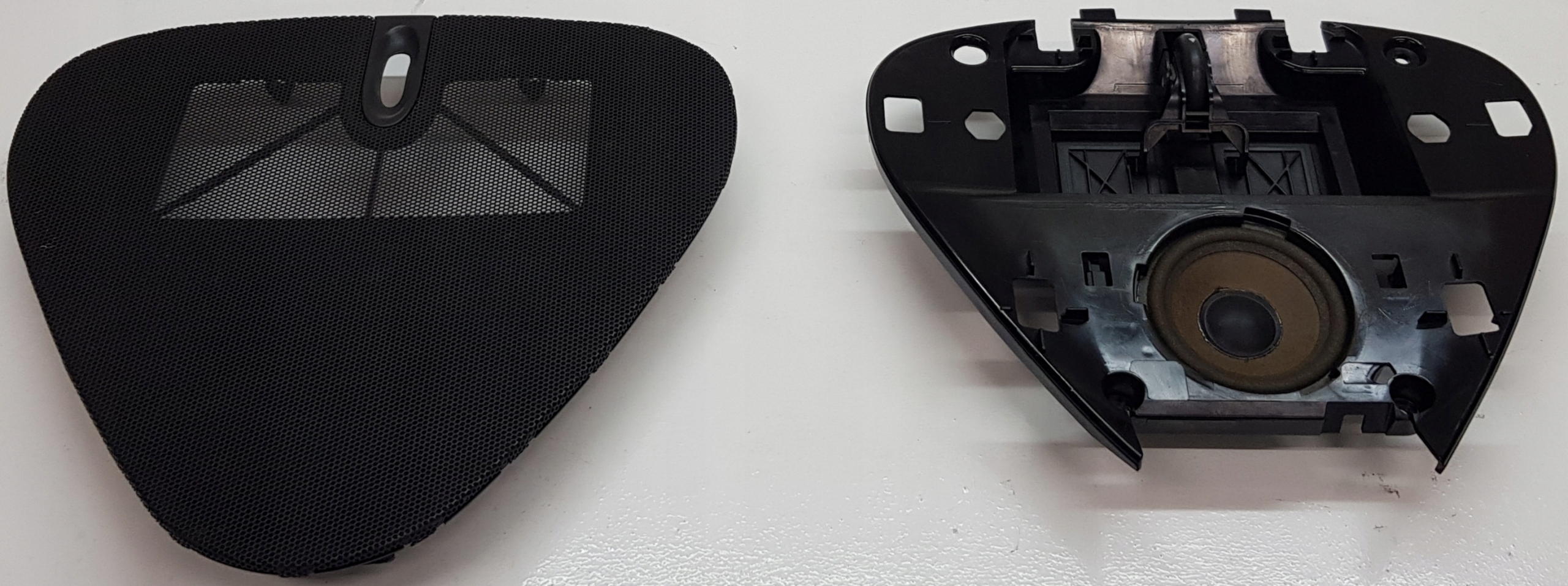 MERCEDES W203 GŁOŚNIK KRATKA OSŁONA KONSOLI DESKI