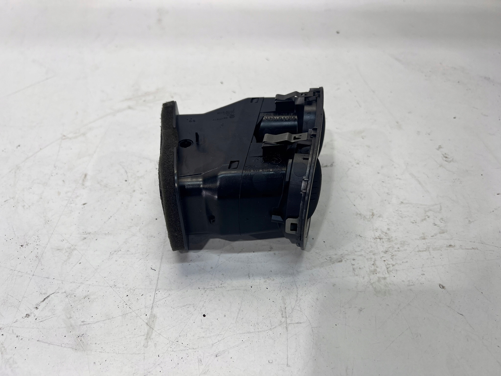 grid air conditioning devices right VW TIGUAN 5N0819704A