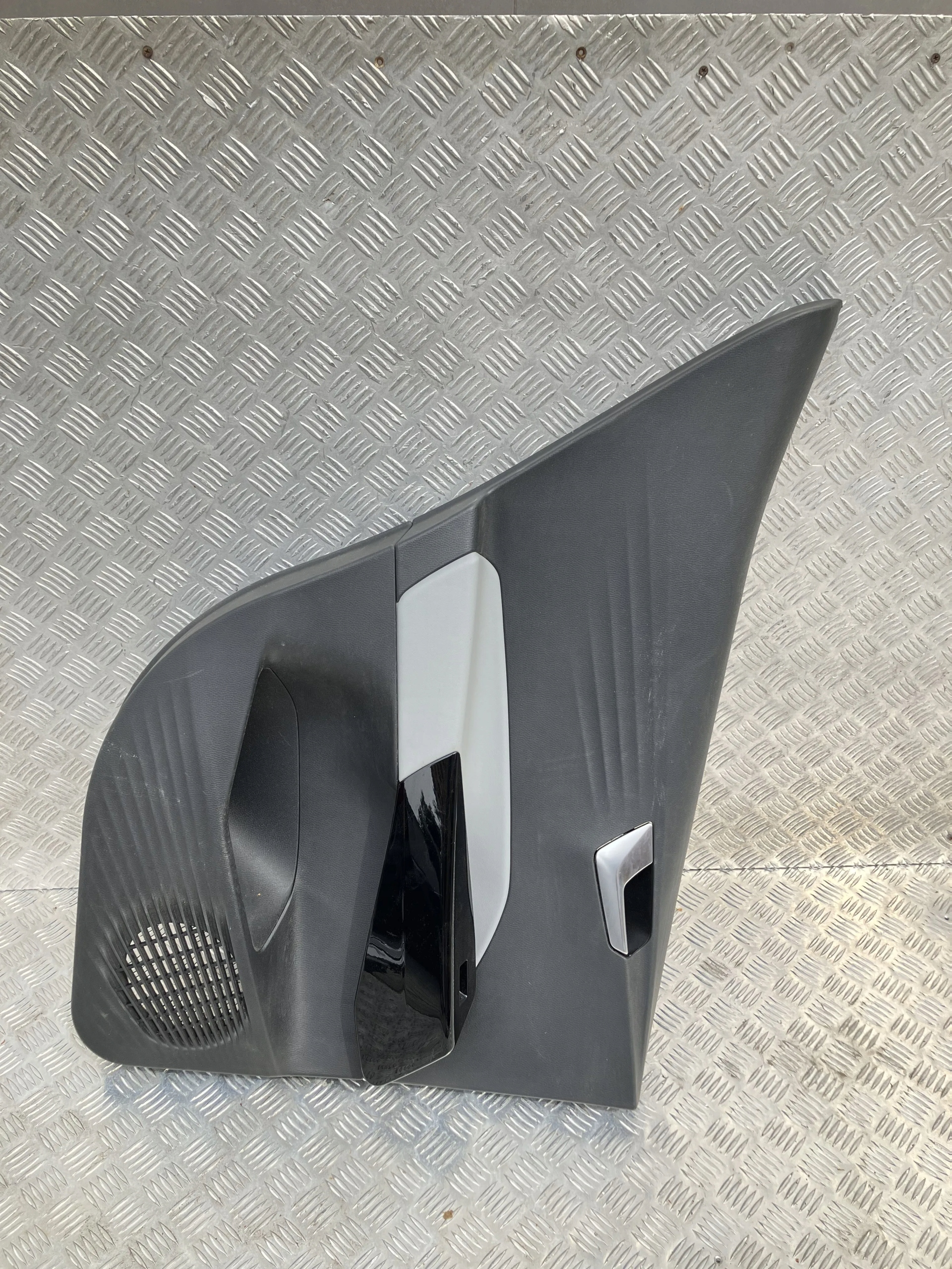 BOCZEK DRZWI TYŁ LEWY VW ID.3 ID 3