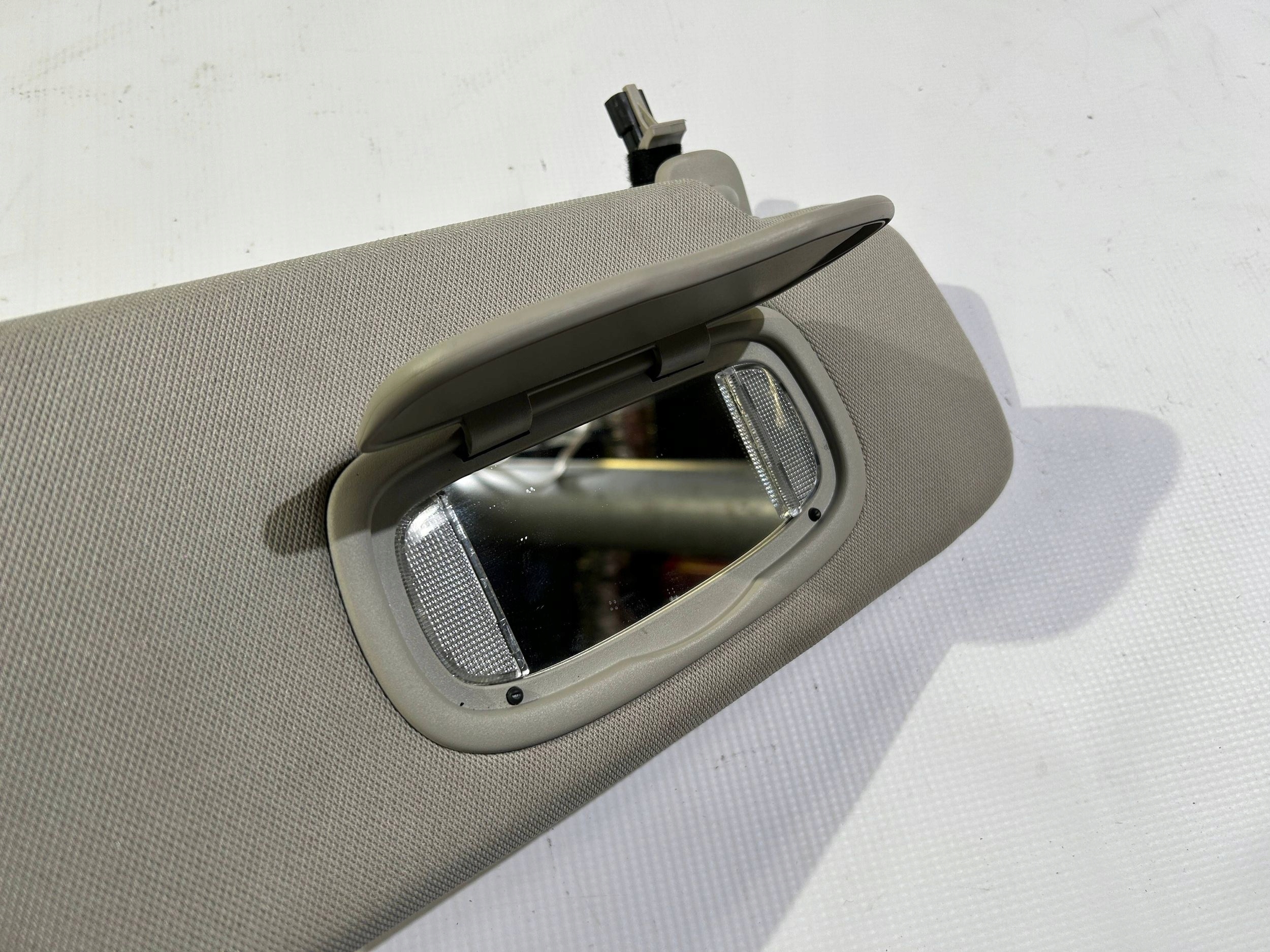 cover przeciwsloneczna right visor right Chrysler Pacifica 2021