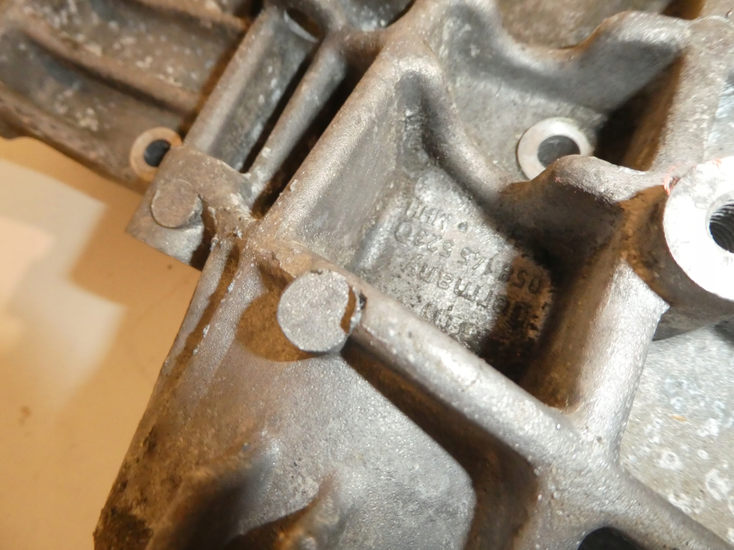 holder alternator AUDI A4 PASSAT B5 058145523D