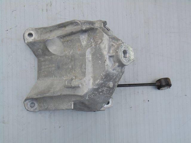 Лапа двигателя AUDI A4 8W0 4M0199307BH