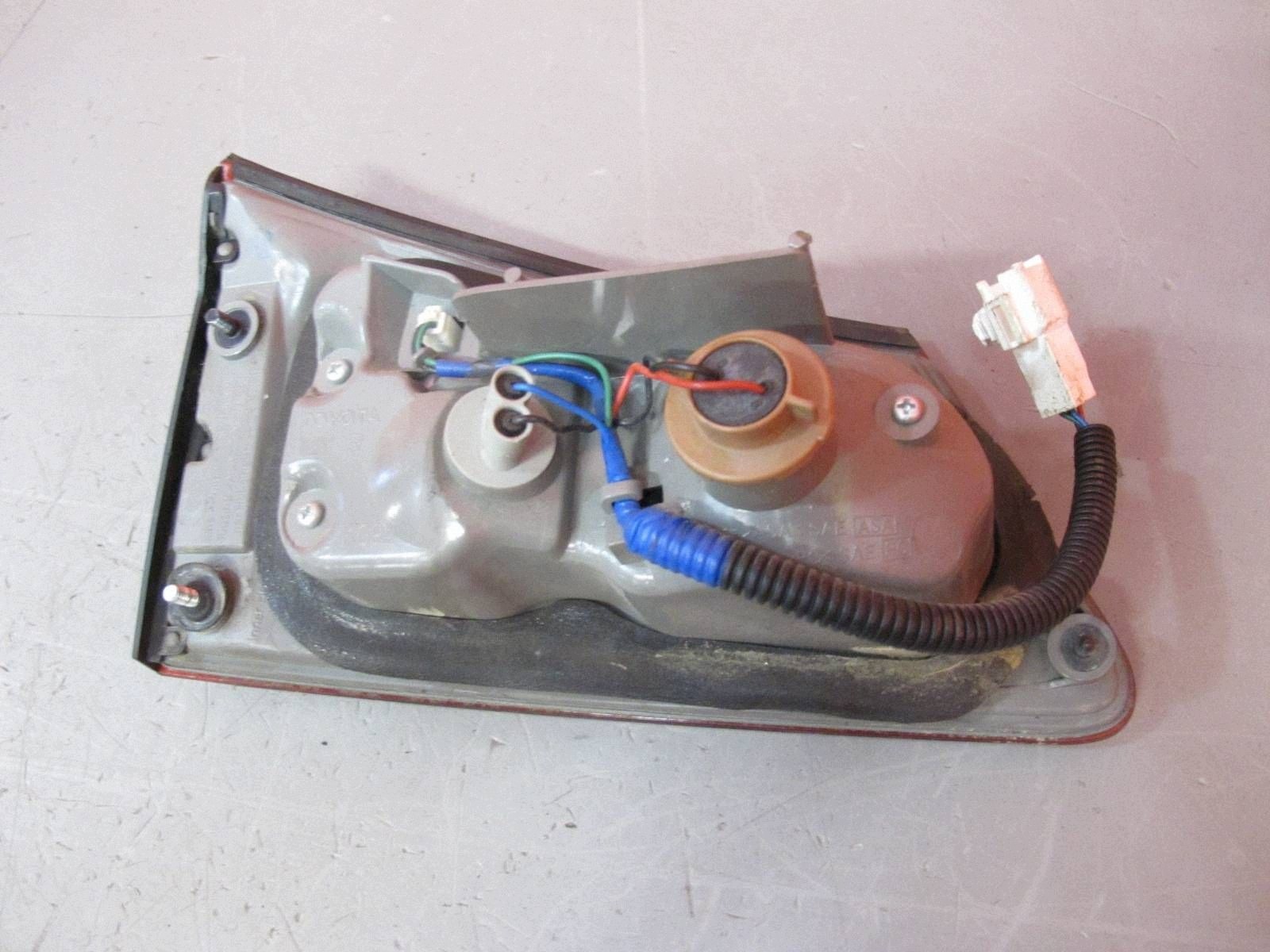 LEXUS IS II E2 05-09 Berline Feux phare Droit Arrière du capot ANG
