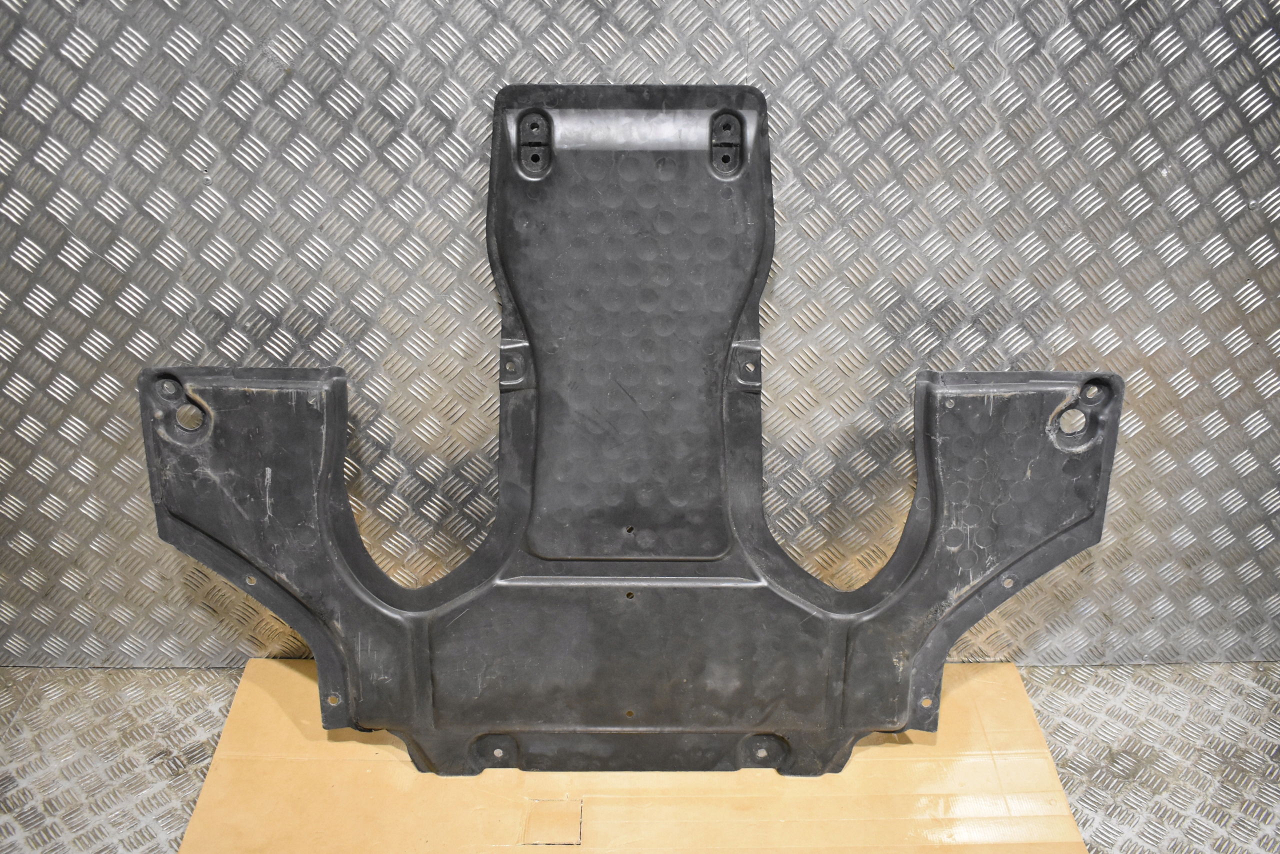 IDEALNA cover chassis MERCEDES SL R231 1
