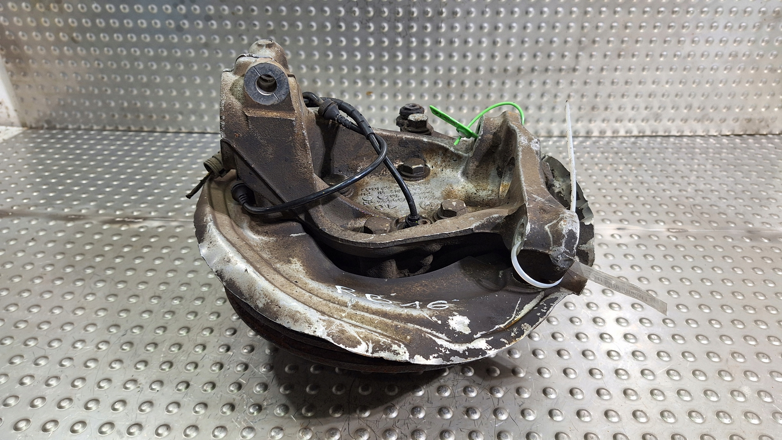 swing of the pivot right front 6764444 BMW E81 E87 E90 E91 E92 E93